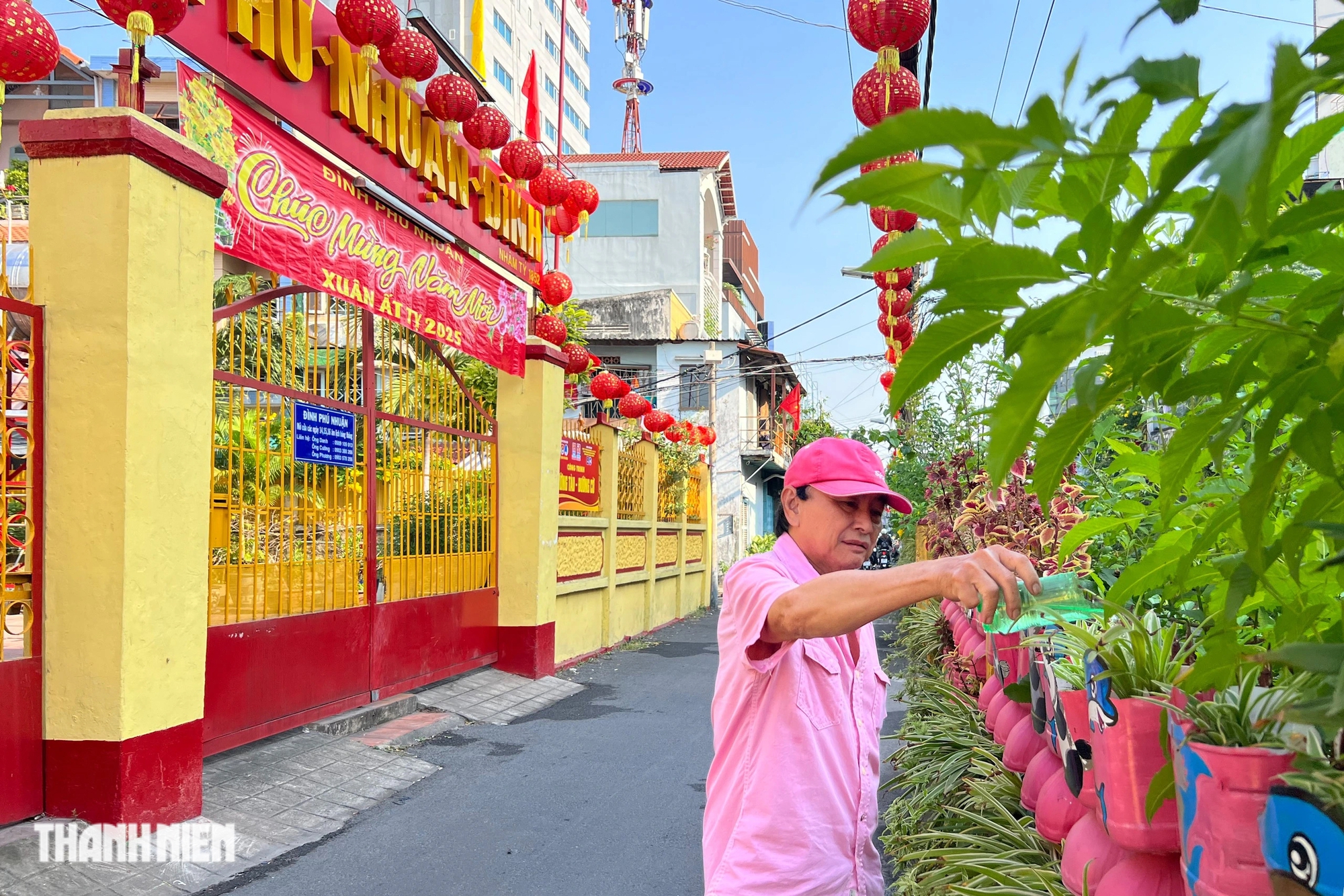 28 tết, chủ căn nhà màu hồng ở TP.HCM vẫn miệt mài tạo điều bất ngờ- Ảnh 2.