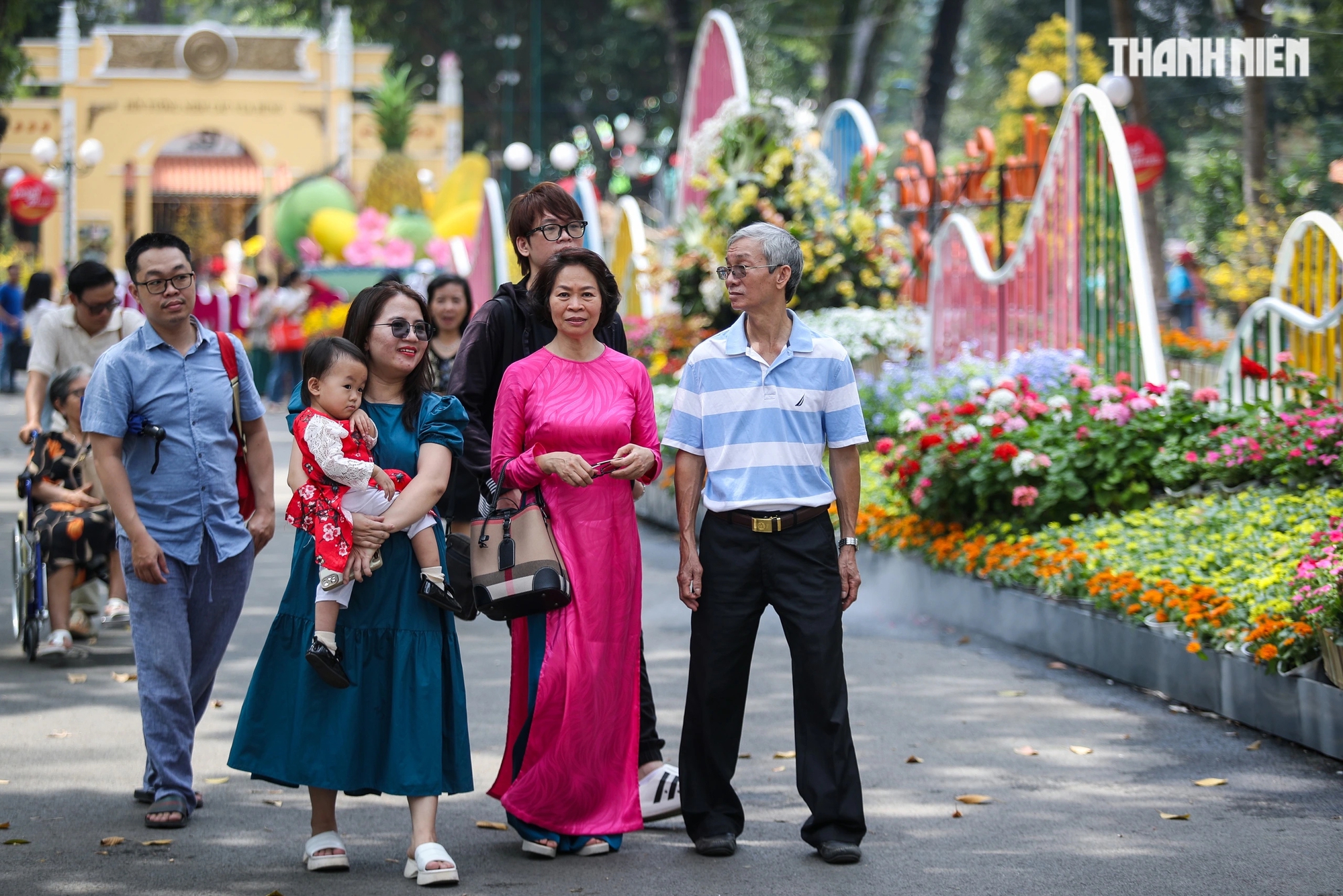 Hội hoa xuân Tao Đàn rực rỡ: Người dân, du khách thoải mái chụp ảnh du xuân- Ảnh 12.