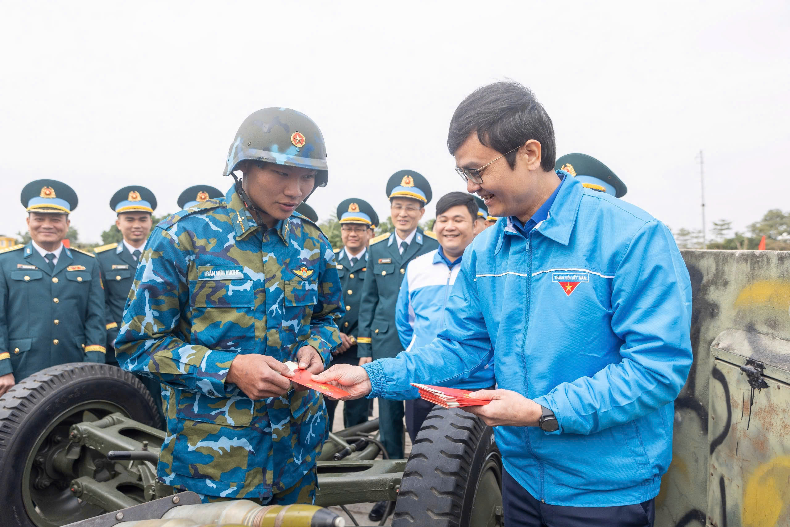 Ban Bí thư T.Ư Đoàn thăm hỏi những đơn vị đặc nhiệm trong dịp tết- Ảnh 1.