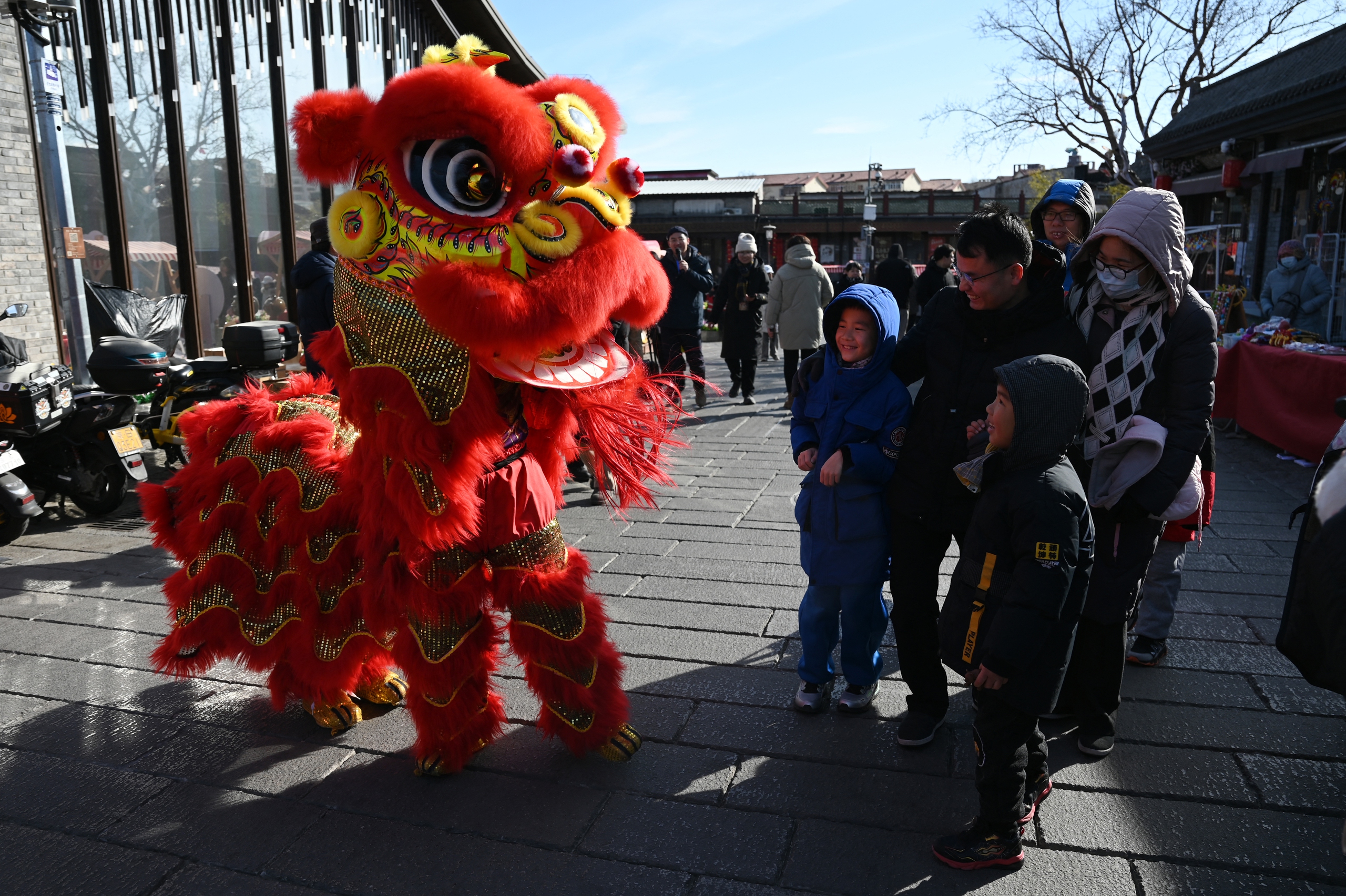 The atmosphere to welcome the Lunar New Year in many parts of the world- Photo 5.