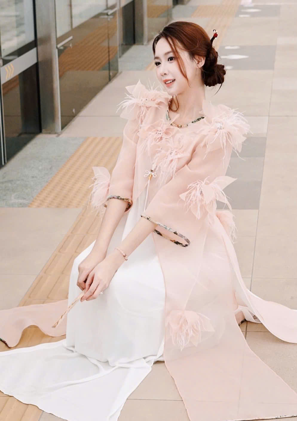 Áo dài phá cách khiến bao nàng mê mẩn vì quá xinh- Ảnh 4. Áo dài phá cách khiến bao nàng mê mẩn vì quá xinh- Ảnh 4.