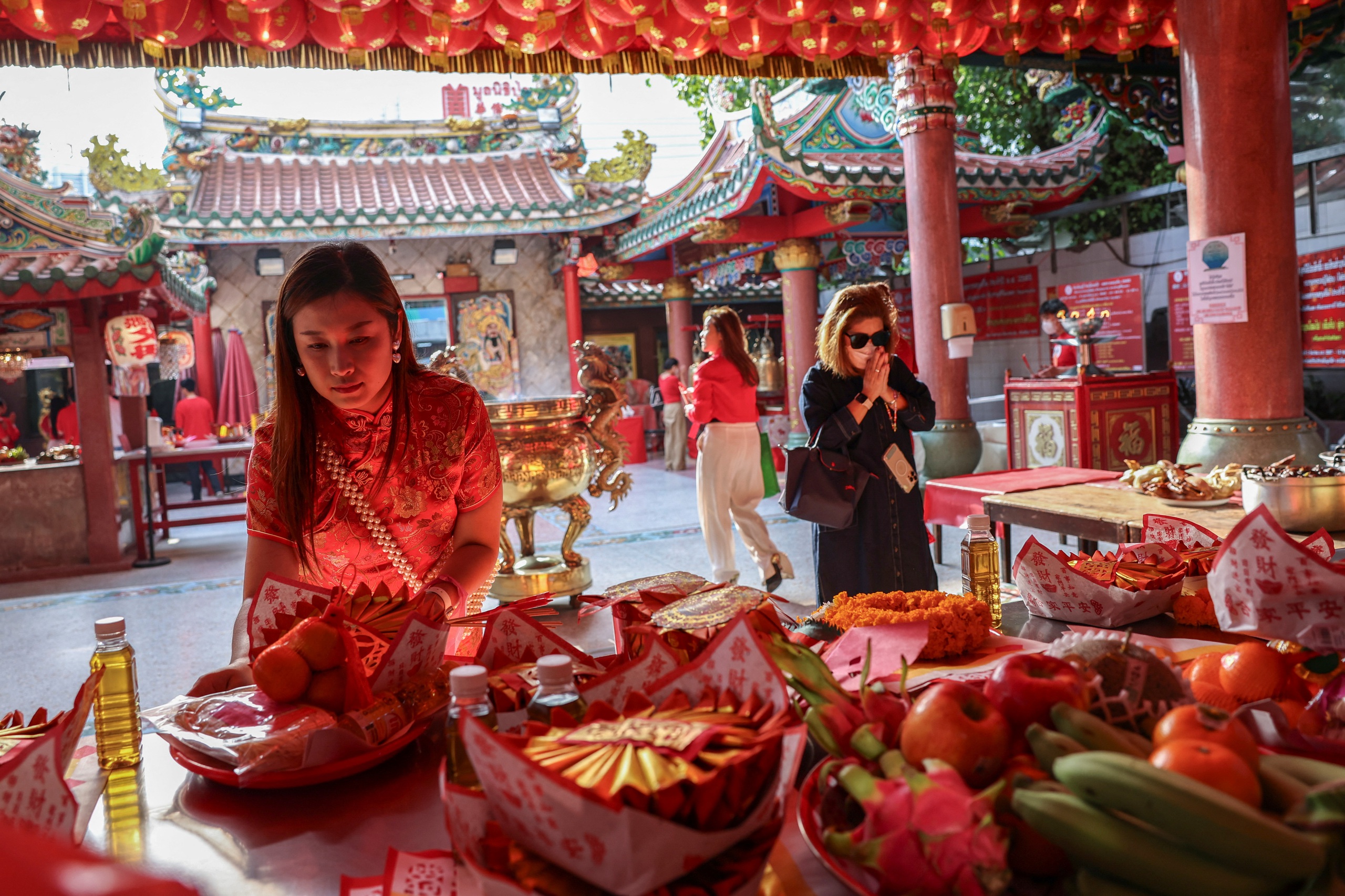 The atmosphere of the Lunar New Year in many parts of the world- Photo 8.