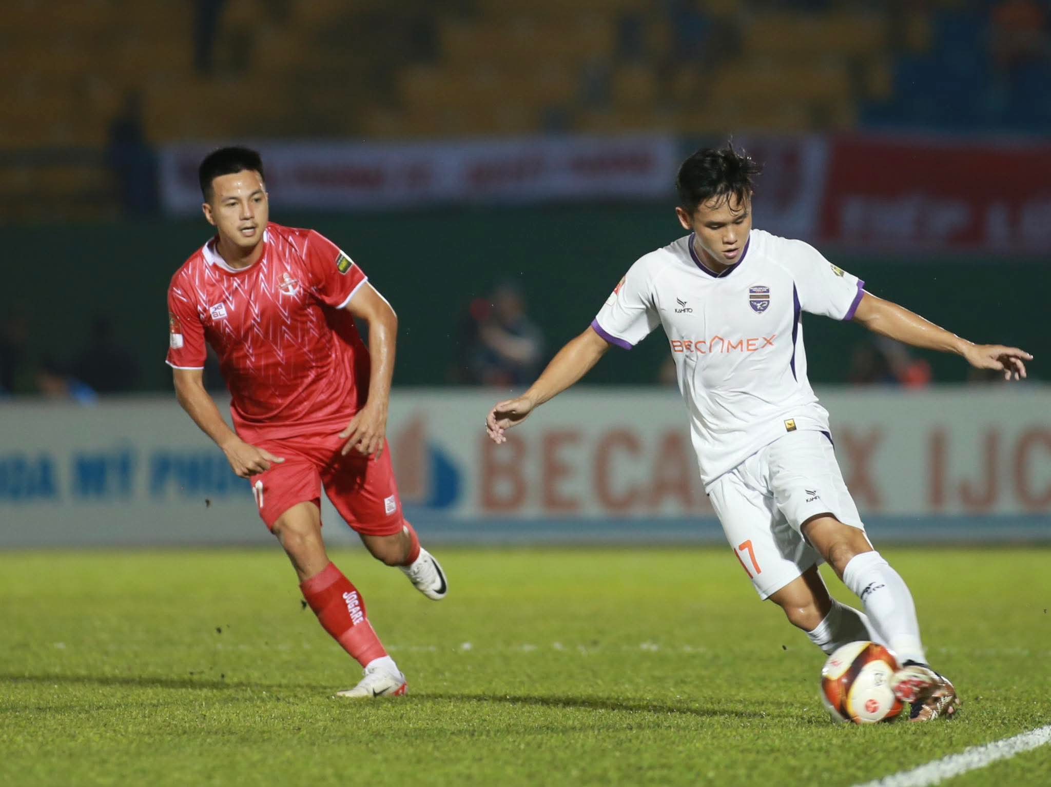 Đi tìm cầu thủ tuổi Tỵ đắt giá nhất V-League, có nhân vật dễ gây nhầm lẫn! - Ảnh 1.