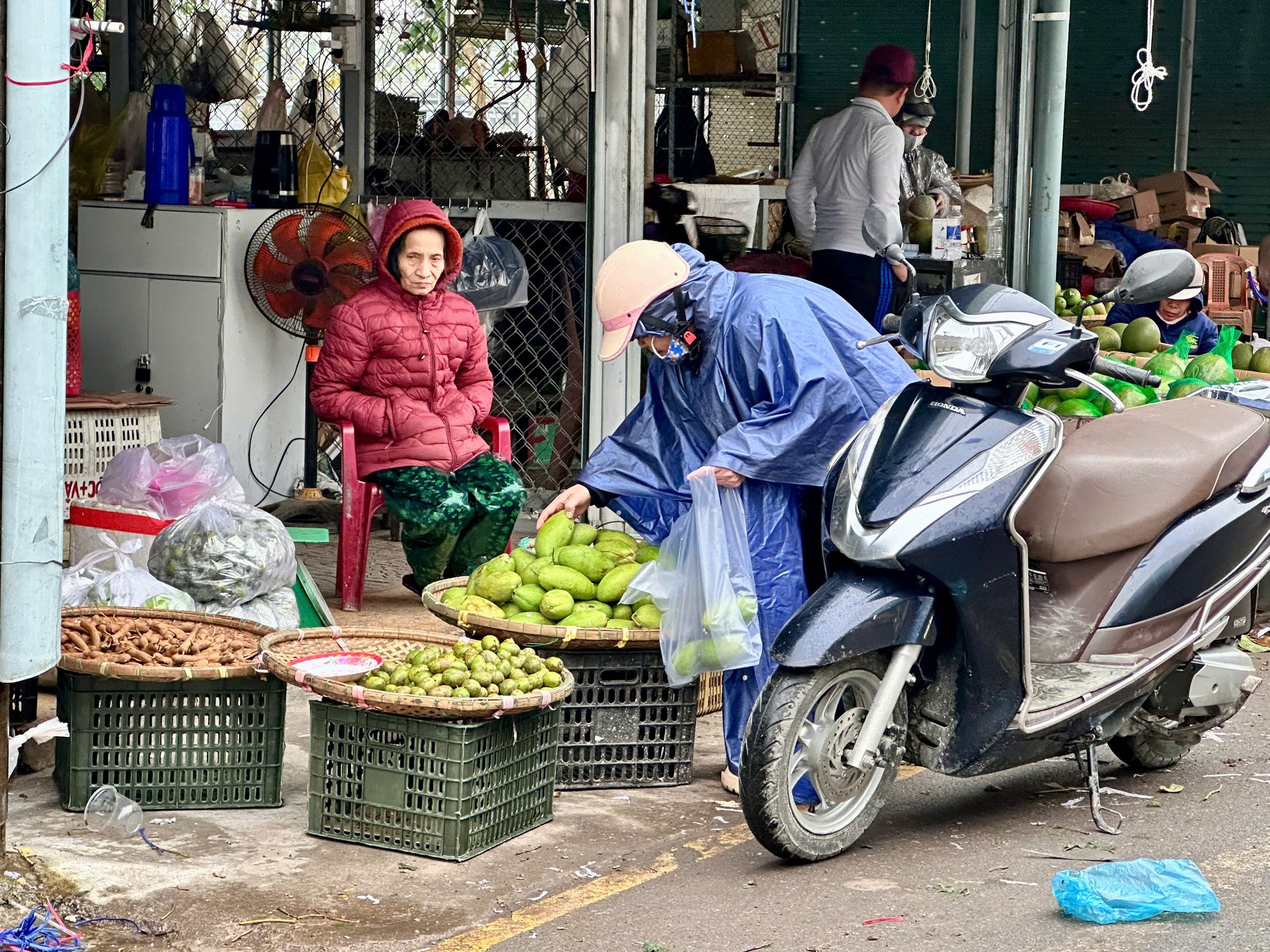 Đi chợ Đông Ba chiều 29 Tết- Ảnh 2.