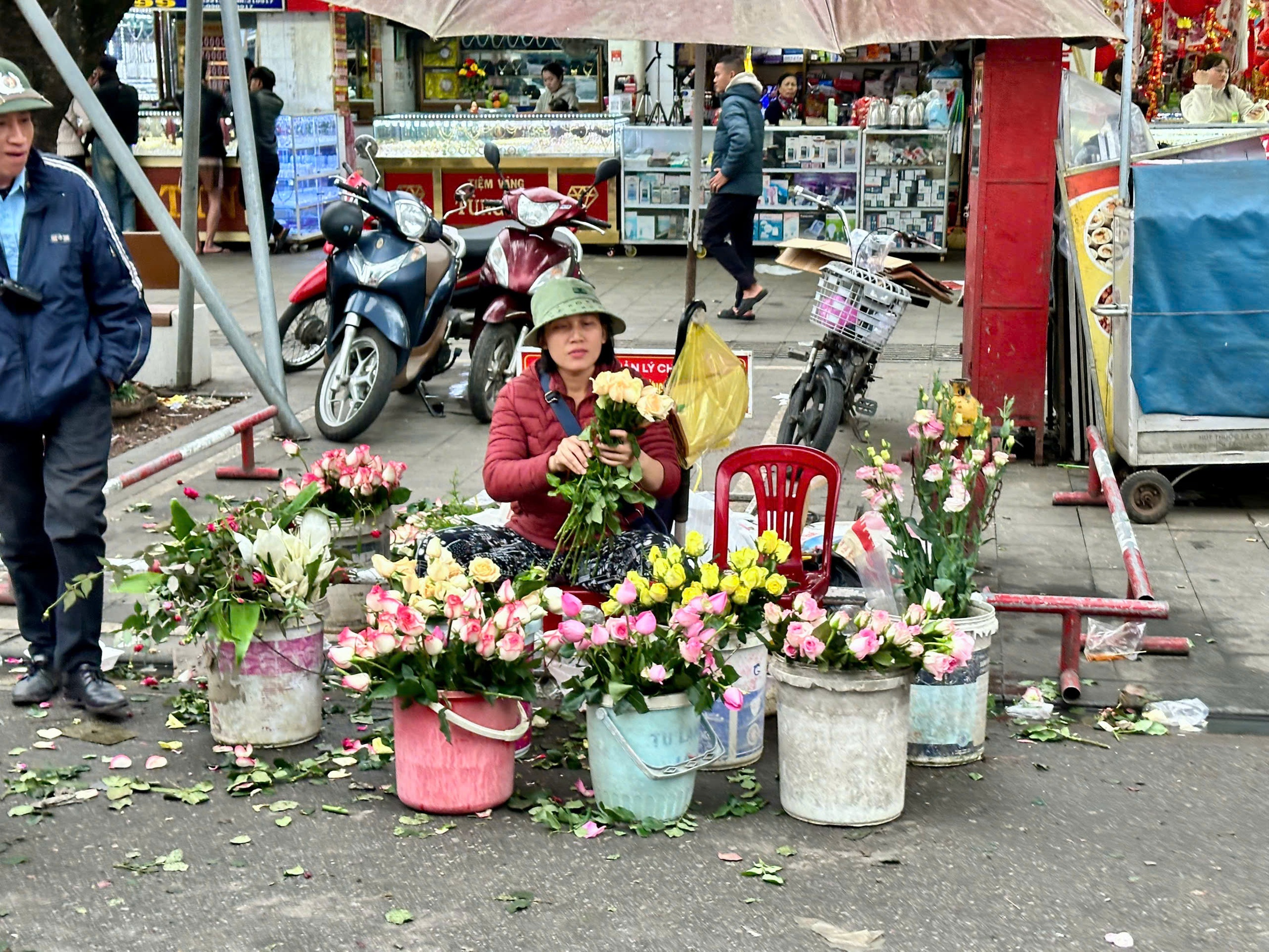 Đi chợ Đông Ba chiều 29 Tết- Ảnh 10.