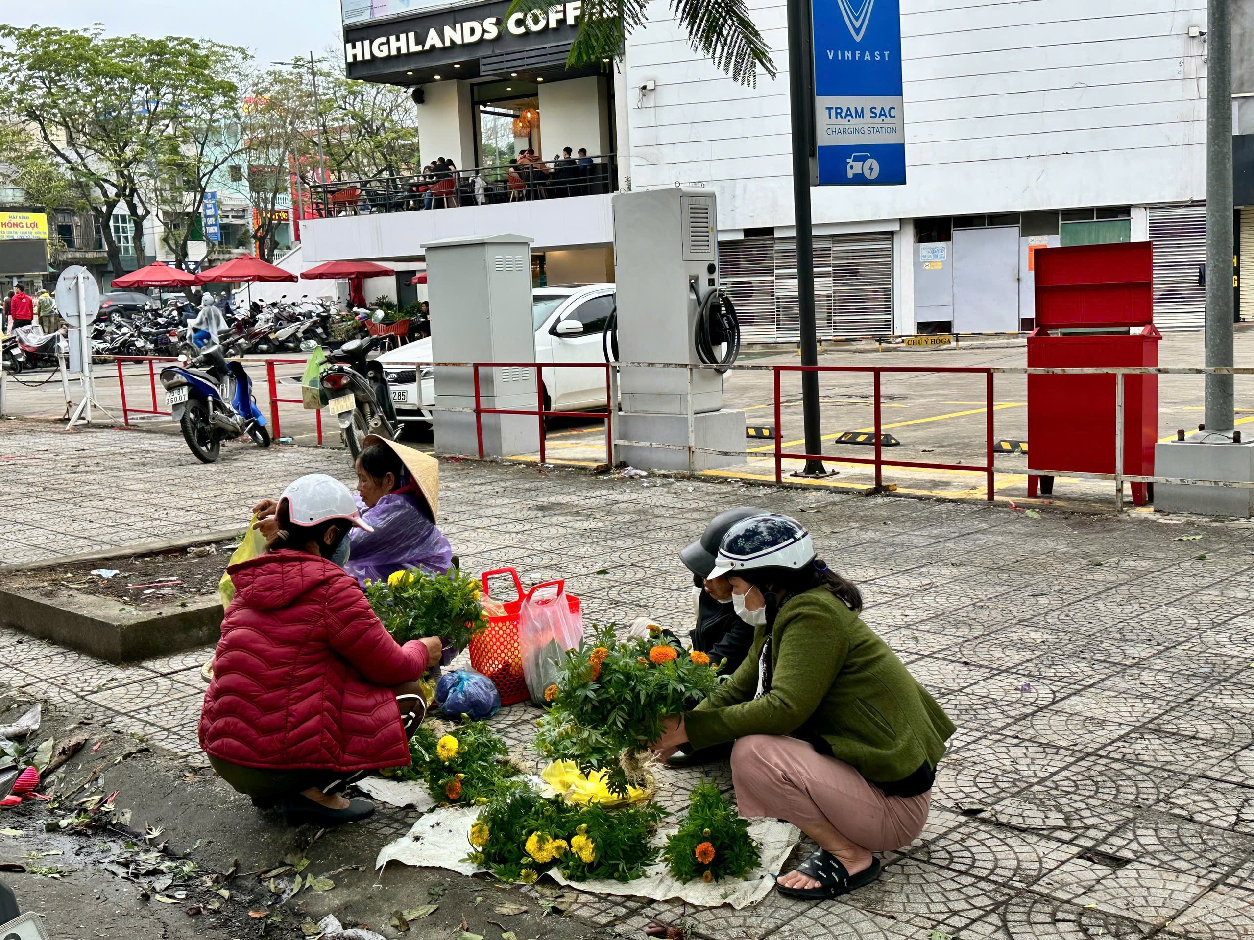 Đi chợ Đông Ba chiều 29 Tết- Ảnh 9.