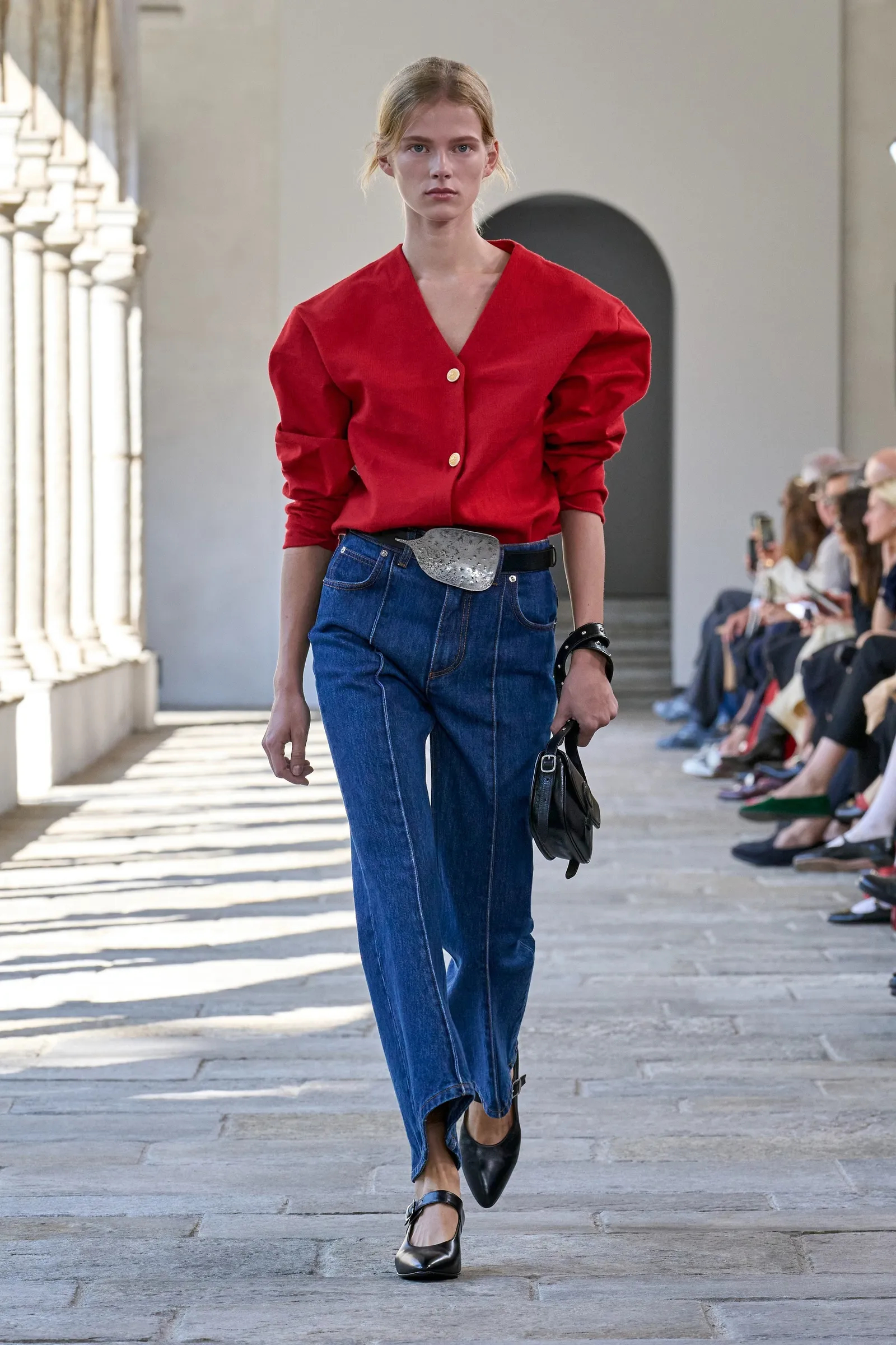 Dự báo chiếc quần jeans sẽ 'cháy hàng' trong năm 2025- Ảnh 3. Dự báo chiếc quần jeans sẽ 'cháy hàng' trong năm 2025- Ảnh 3.