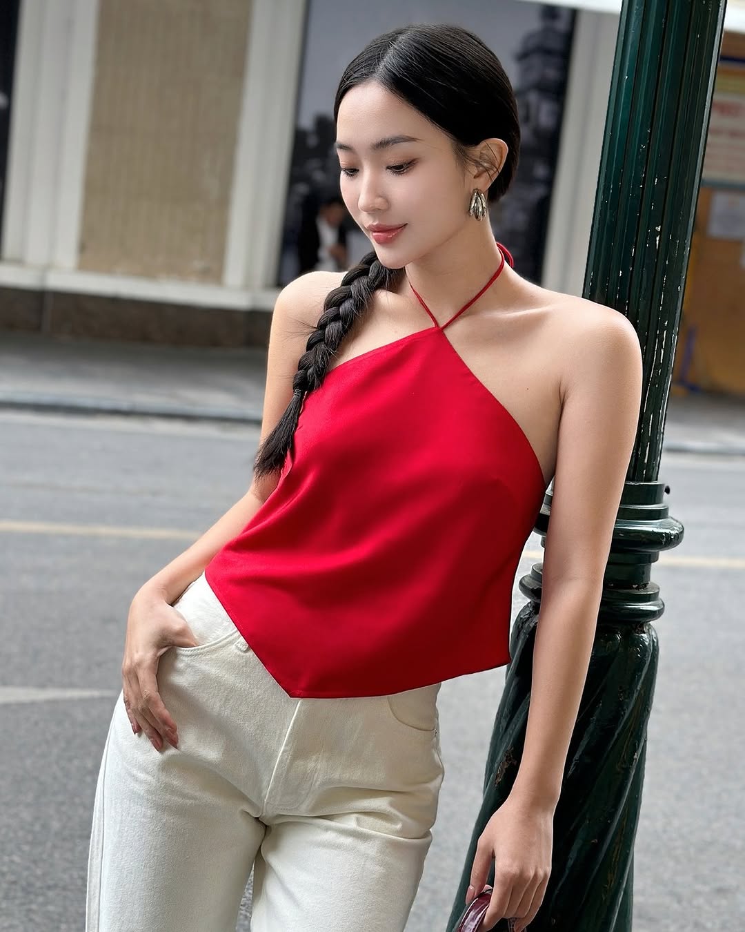 Áo yếm cho ngày xuân, phối sao để thật ấn tượng?- Ảnh 4. Áo yếm cho ngày xuân, phối sao để thật ấn tượng?- Ảnh 4.