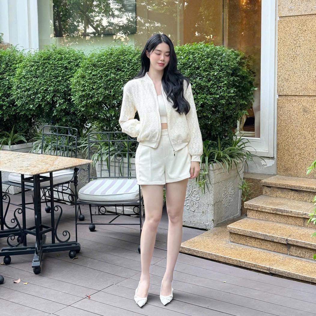 Одягайтеся гарно, як Іт-дівчина, з варіаціями шортів - Фото 3. Mặc đẹp như các It Girl với cách biến tấu cùng quần shorts- Ảnh 3.