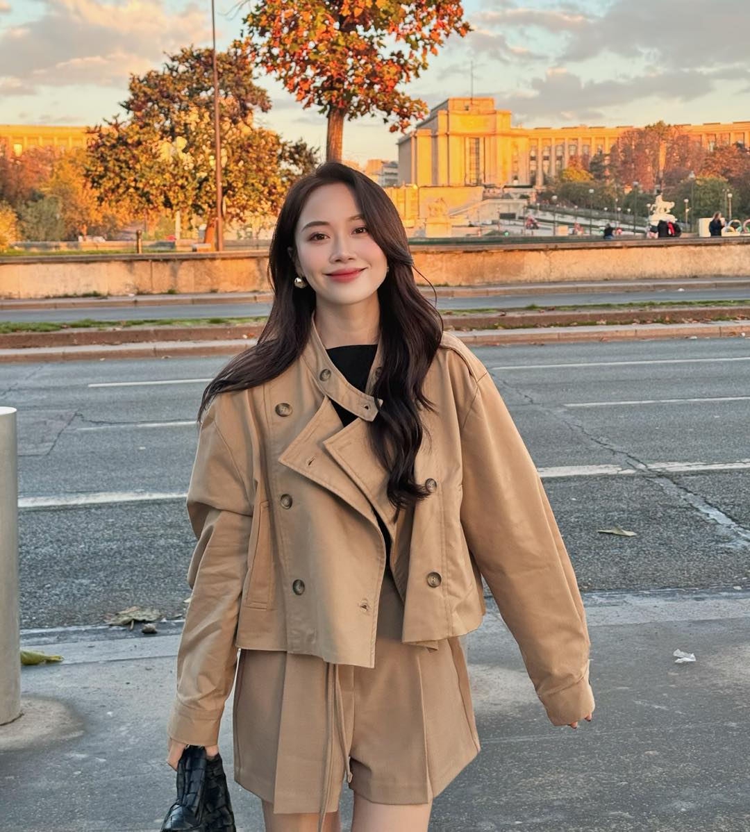 Одягайтеся гарно, як Іт-дівчина, з різними варіантами шортів - Фото 8. Mặc đẹp như các It Girl với cách biến tấu cùng quần shorts- Ảnh 8.