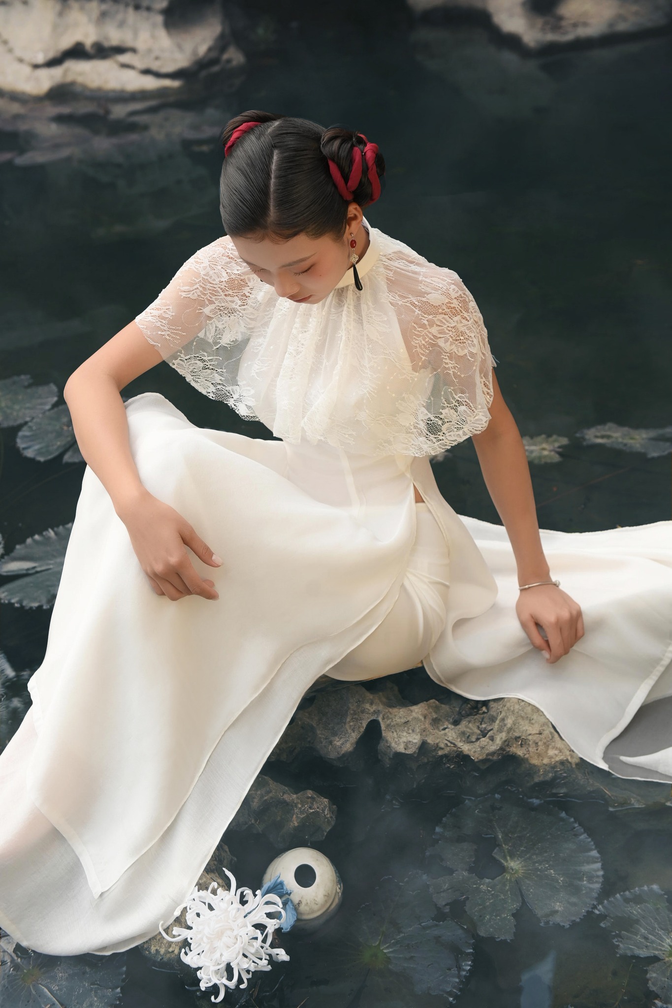 As cores exclusivas do Ao Dai são indispensáveis para o feriado do Tet - Foto 8. Những gam màu áo dài đặc sắc không thể thiếu cho ngày tết- Ảnh 8.