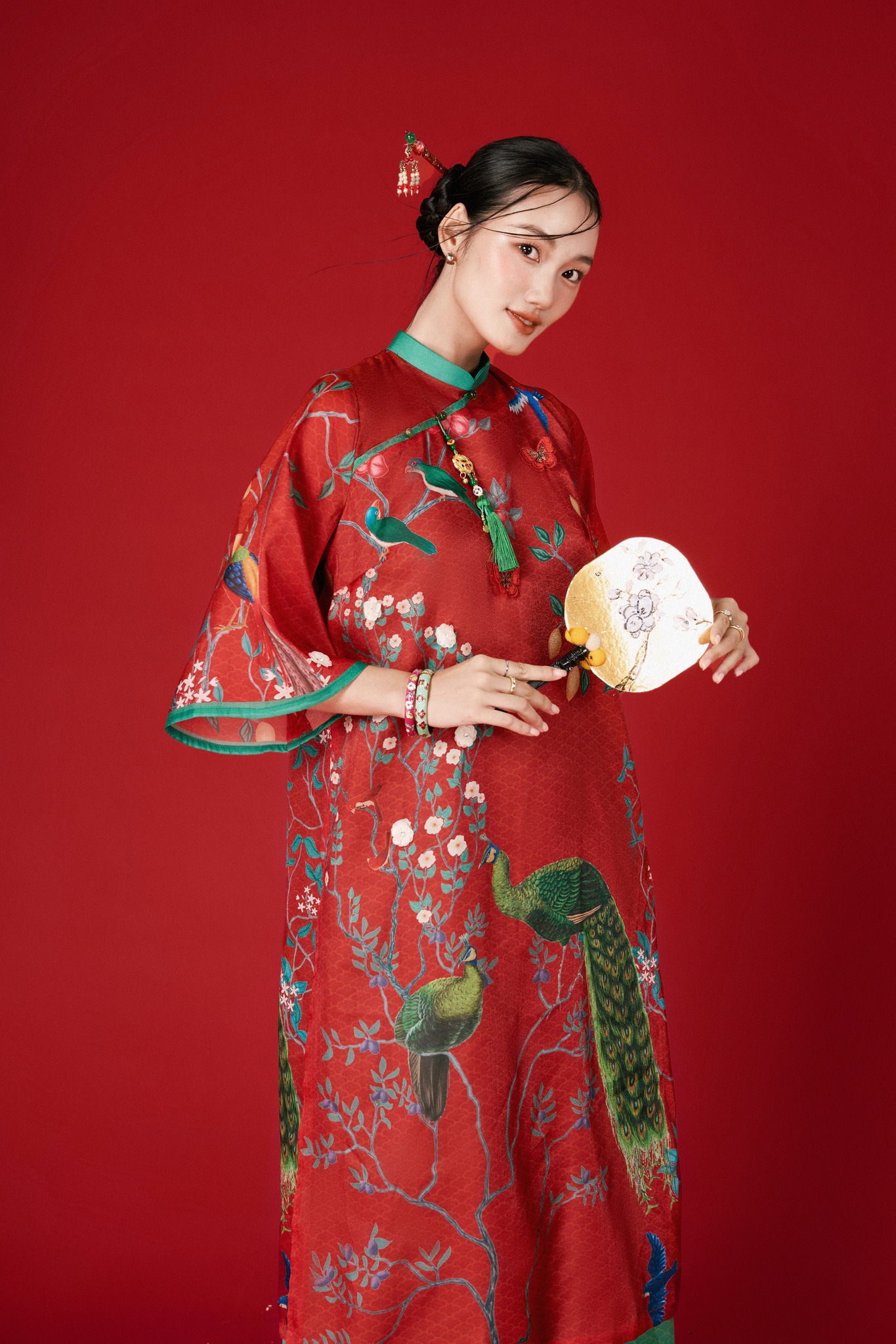 As cores exclusivas do Ao Dai são indispensáveis para o feriado do Tet - Foto 11. Những gam màu áo dài đặc sắc không thể thiếu cho ngày tết- Ảnh 11.