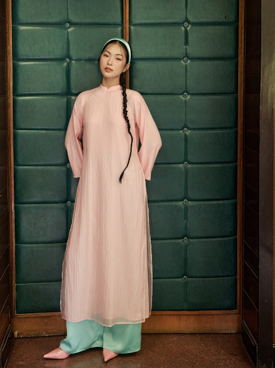 As cores exclusivas do Ao Dai são indispensáveis para o feriado do Tet - Foto 6. Những gam màu áo dài đặc sắc không thể thiếu cho ngày tết- Ảnh 6.