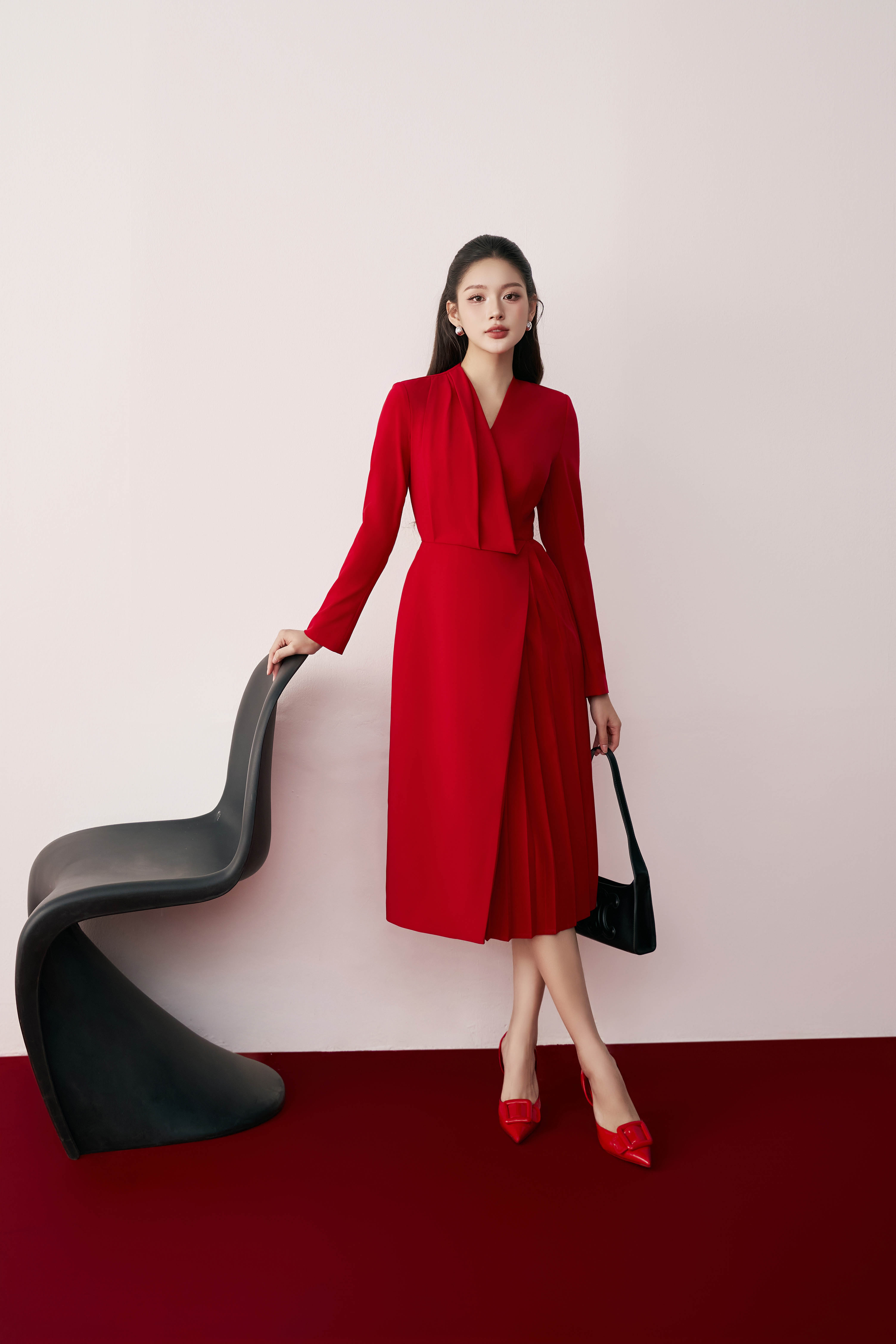 סגנון משרדי משלב יופי מינימליסטי ויצירתיות גמישה - תמונה 6. Phong cách công sở kết hợp vẻ đẹp tối giản, sáng tạo linh hoạt- Ảnh 6.