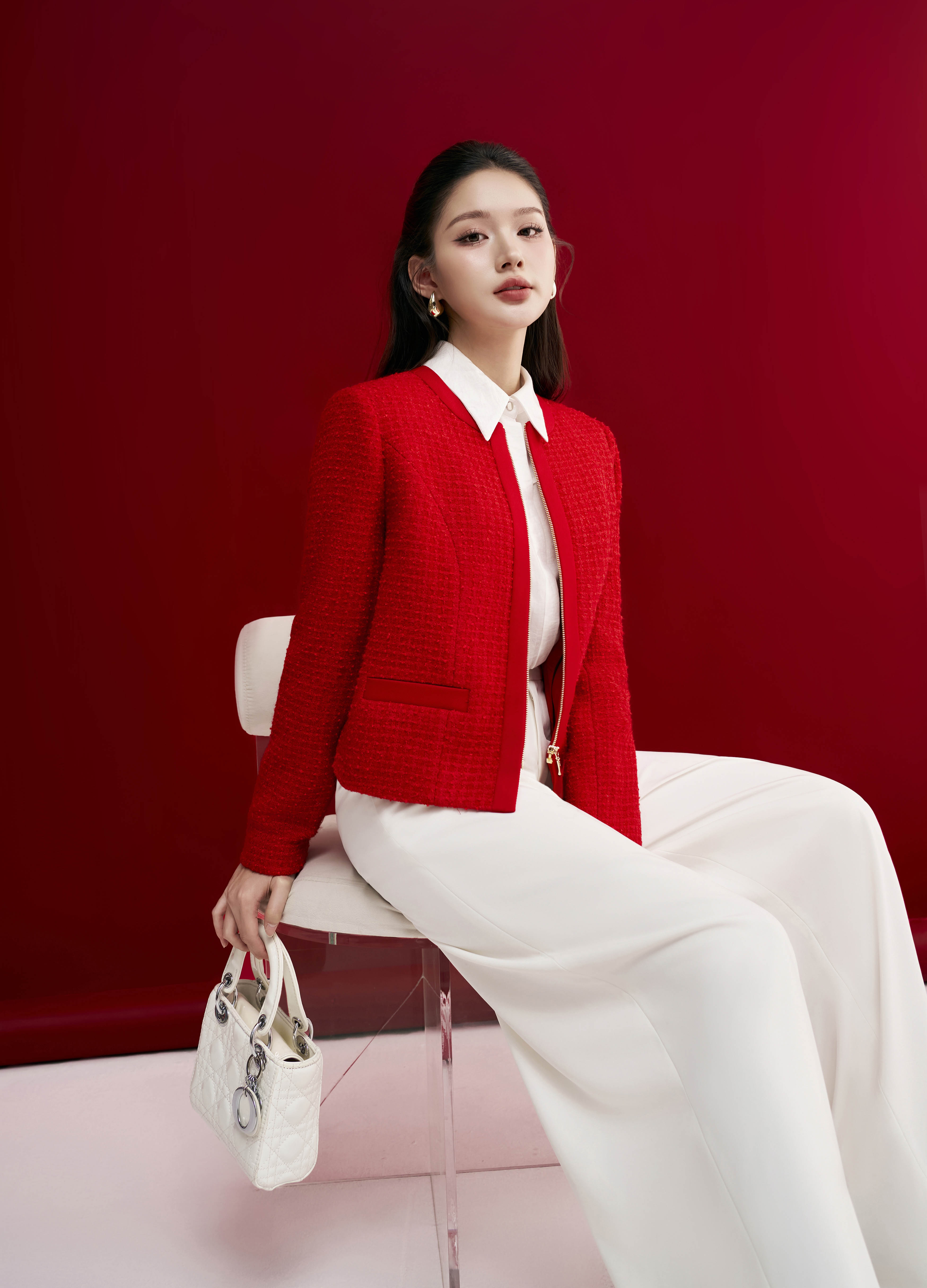 סגנון משרדי משלב יופי מינימליסטי ויצירתיות גמישה - תמונה 5. Phong cách công sở kết hợp vẻ đẹp tối giản, sáng tạo linh hoạt- Ảnh 5.