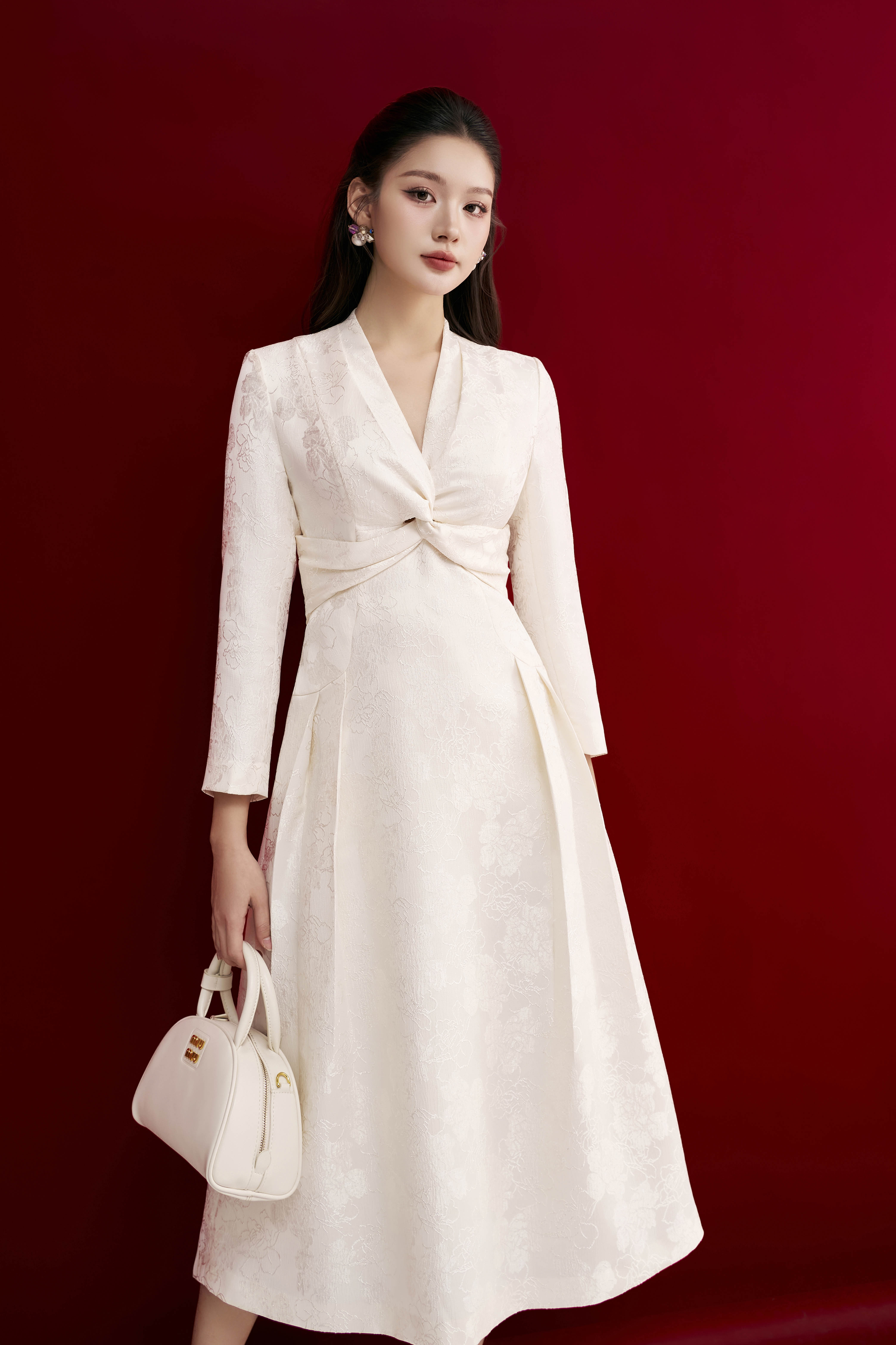 סגנון משרדי משלב יופי מינימליסטי ויצירתיות גמישה - תמונה 11. Phong cách công sở kết hợp vẻ đẹp tối giản, sáng tạo linh hoạt- Ảnh 11.