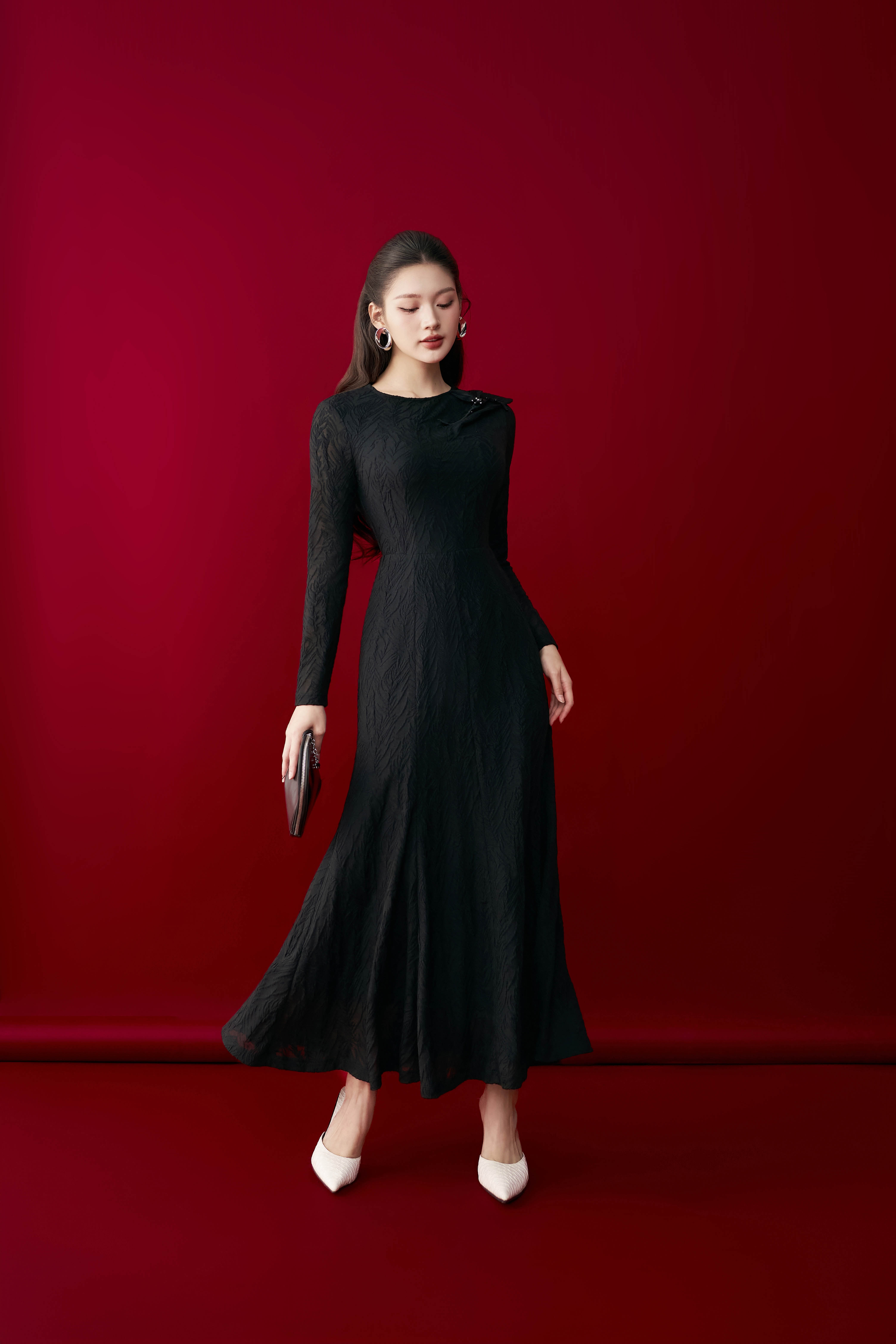 סגנון משרדי משלב יופי מינימליסטי ויצירתיות גמישה - תמונה 7. Phong cách công sở kết hợp vẻ đẹp tối giản, sáng tạo linh hoạt- Ảnh 7.