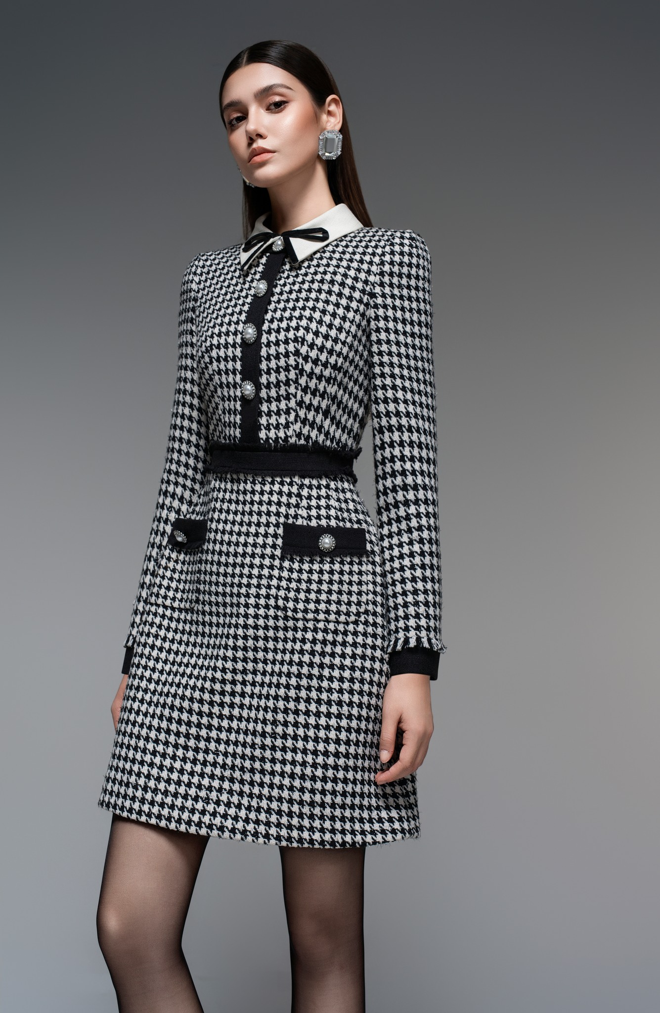 ন্যূনতম কিন্তু বিলাসবহুল শার্ট পোশাক, পোশাকের মধ্যে সবচেয়ে নমনীয় - ছবি ৯। Váy sơ mi tối giản nhưng sang trọng, linh hoạt bậc nhất tủ đồ- Ảnh 9.