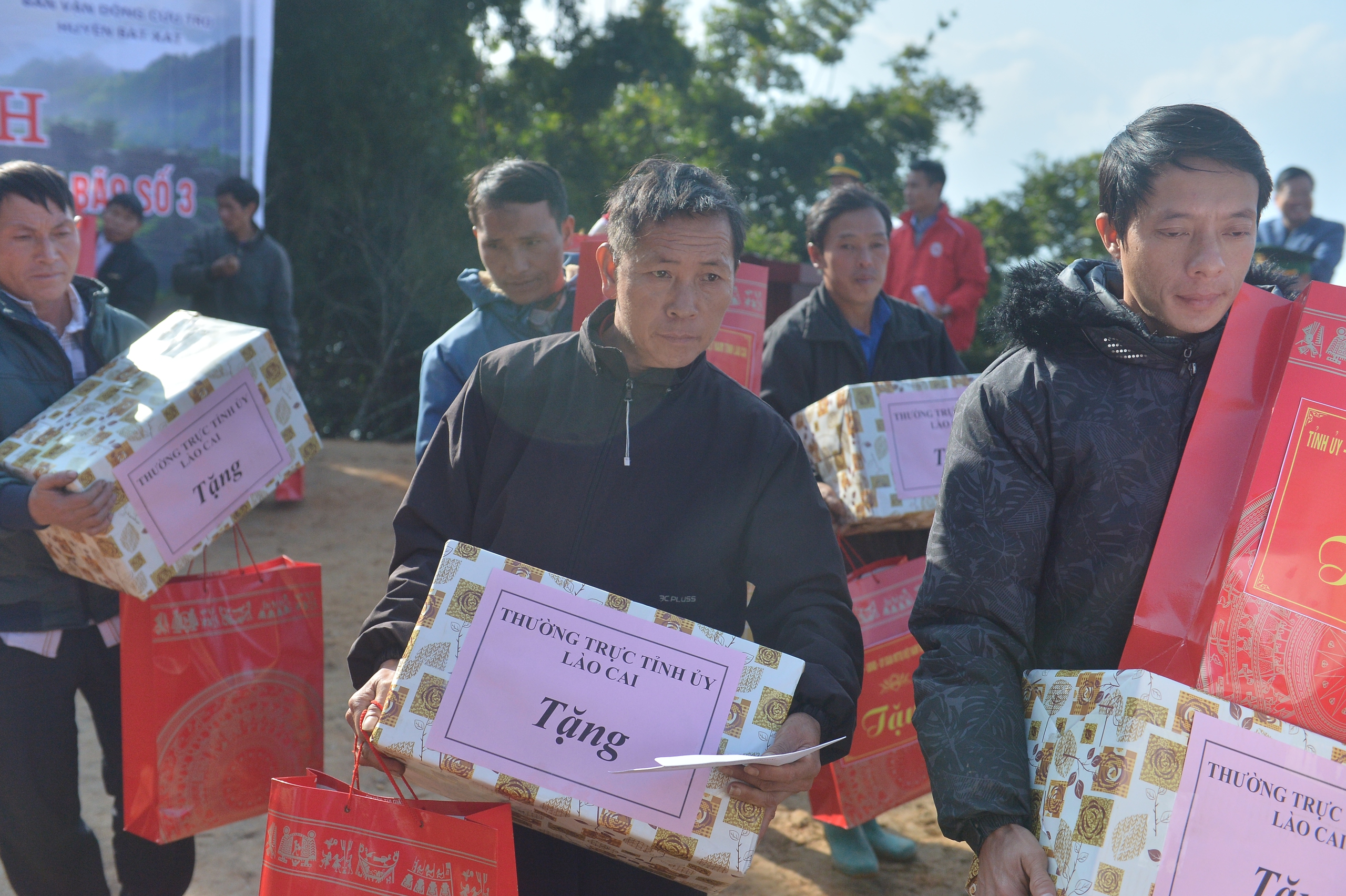 Hộ dân biên giới đầu tiên ở Lào Cai nhận nhà mới sau bão số 3- Ảnh 10.