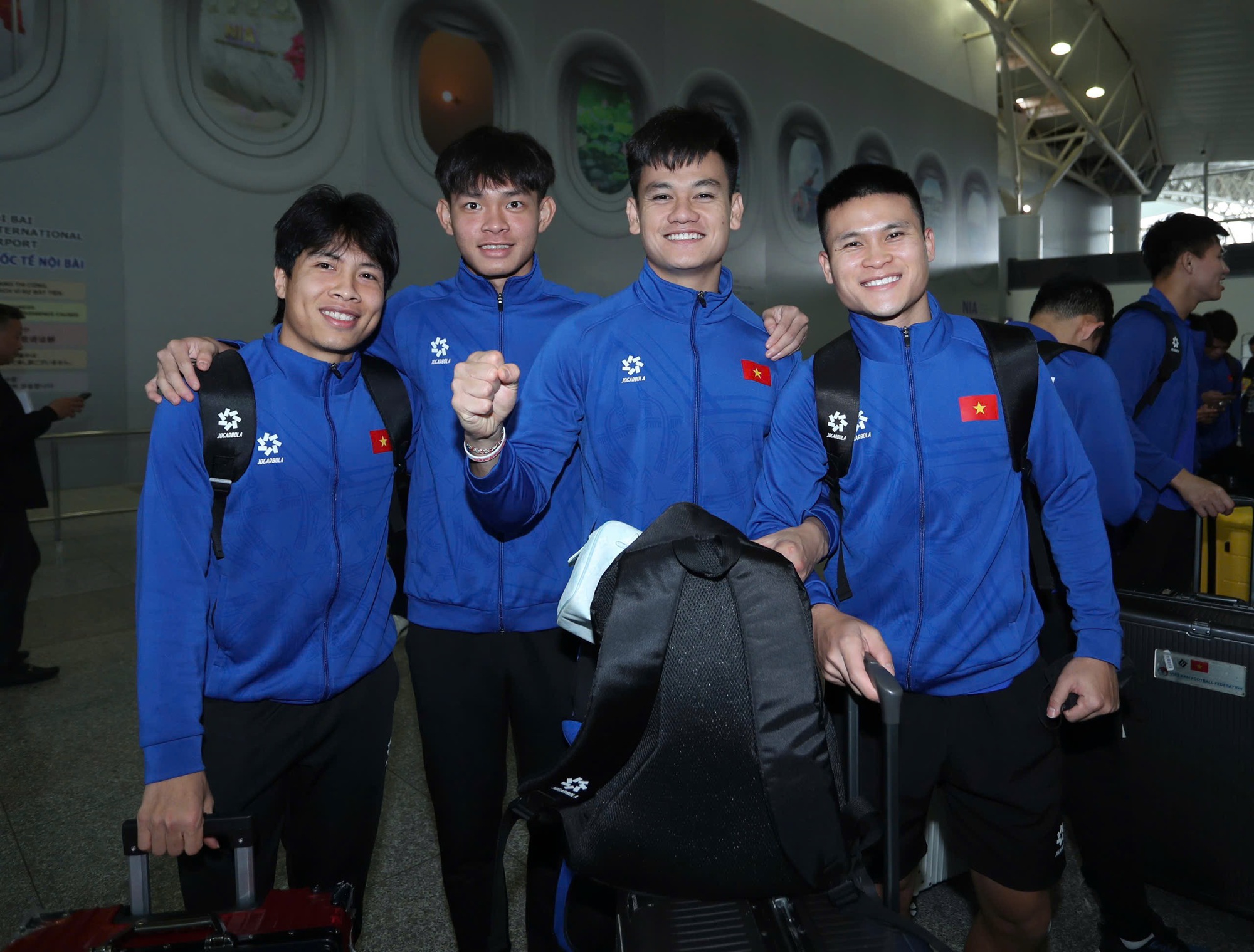 The Vietnamese team excitedly set off to Thailand, ready to bring home the trophy - Photo 8.