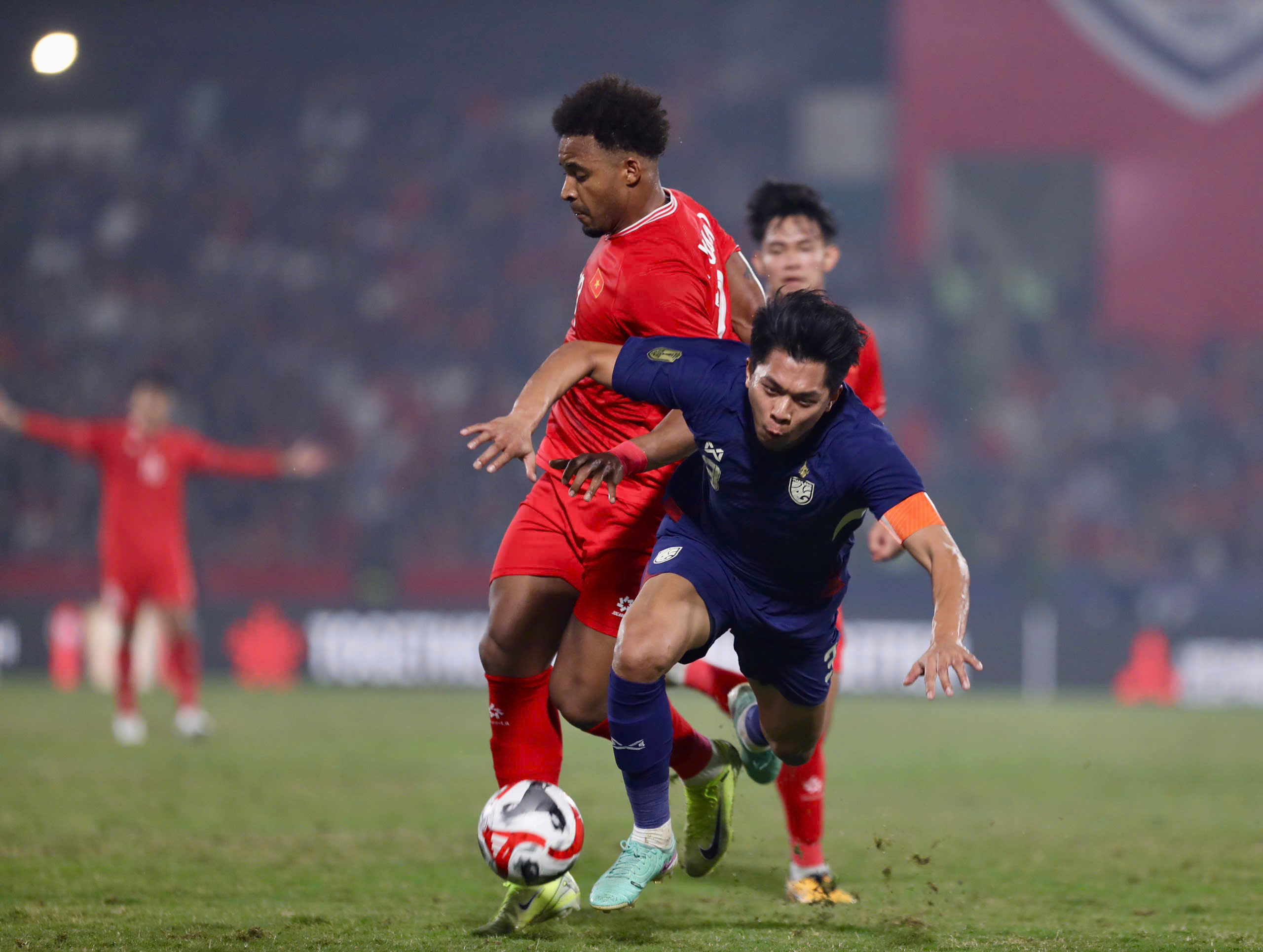 The Thai team lost to the Vietnamese team 1-2 in the first leg