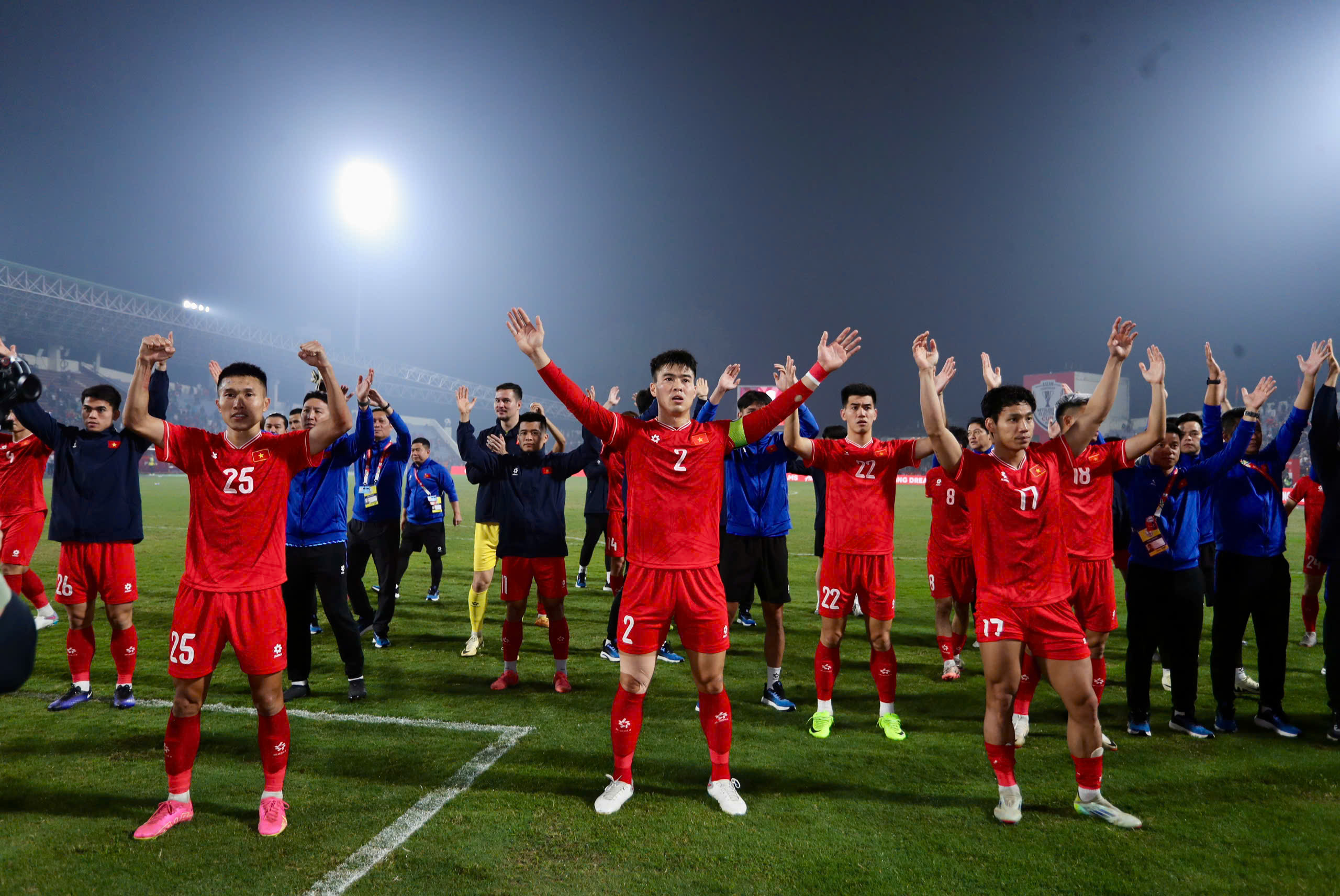 Comments and predictions on the final results of the AFF Cup second leg: Believe in Nguyen Xuan Son - Photo 2.