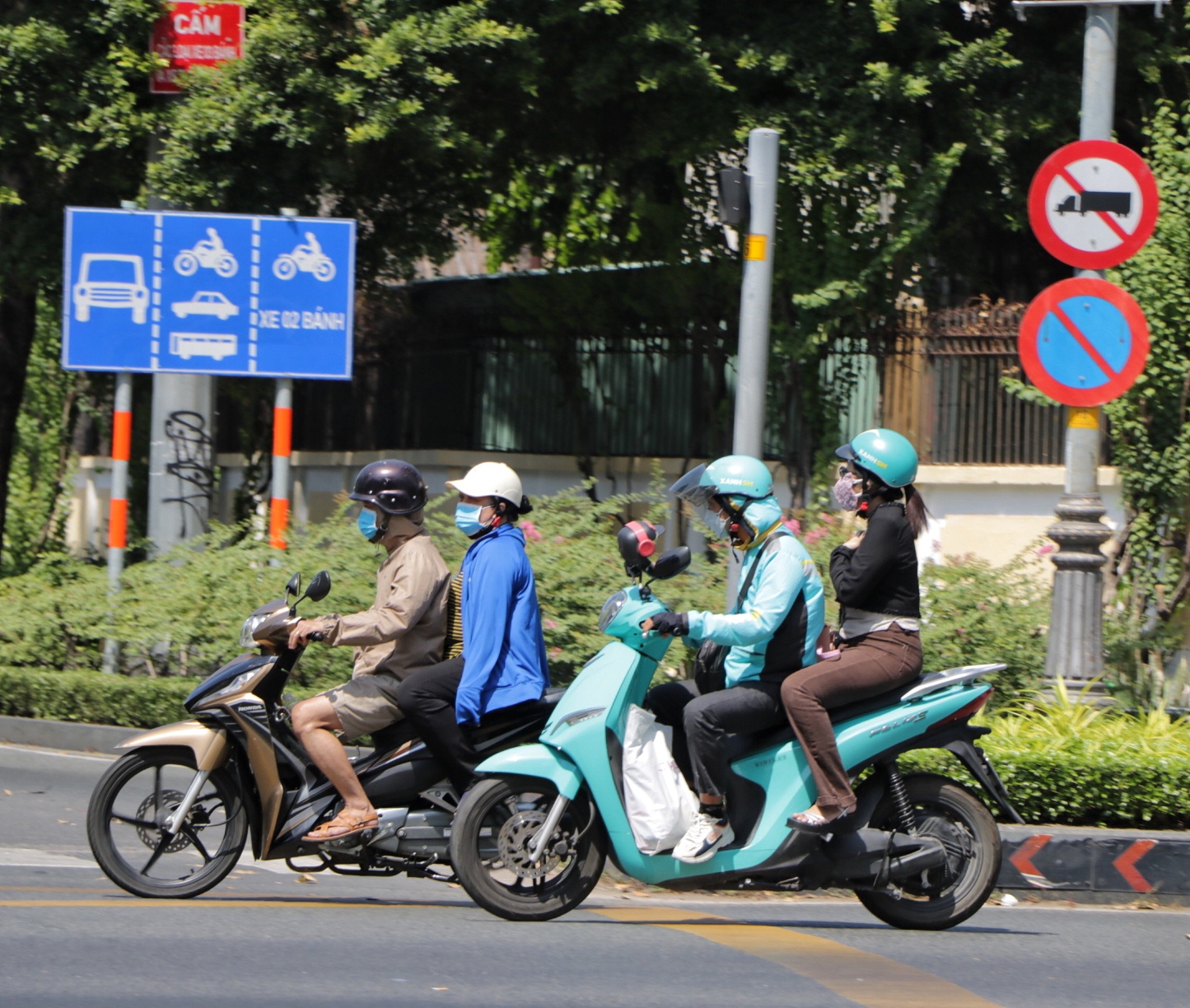 Mùng 3 tết: Đường phố TP.HCM bắt đầu nhộn nhịp, hàng quán mở cửa trở lại- Ảnh 12.