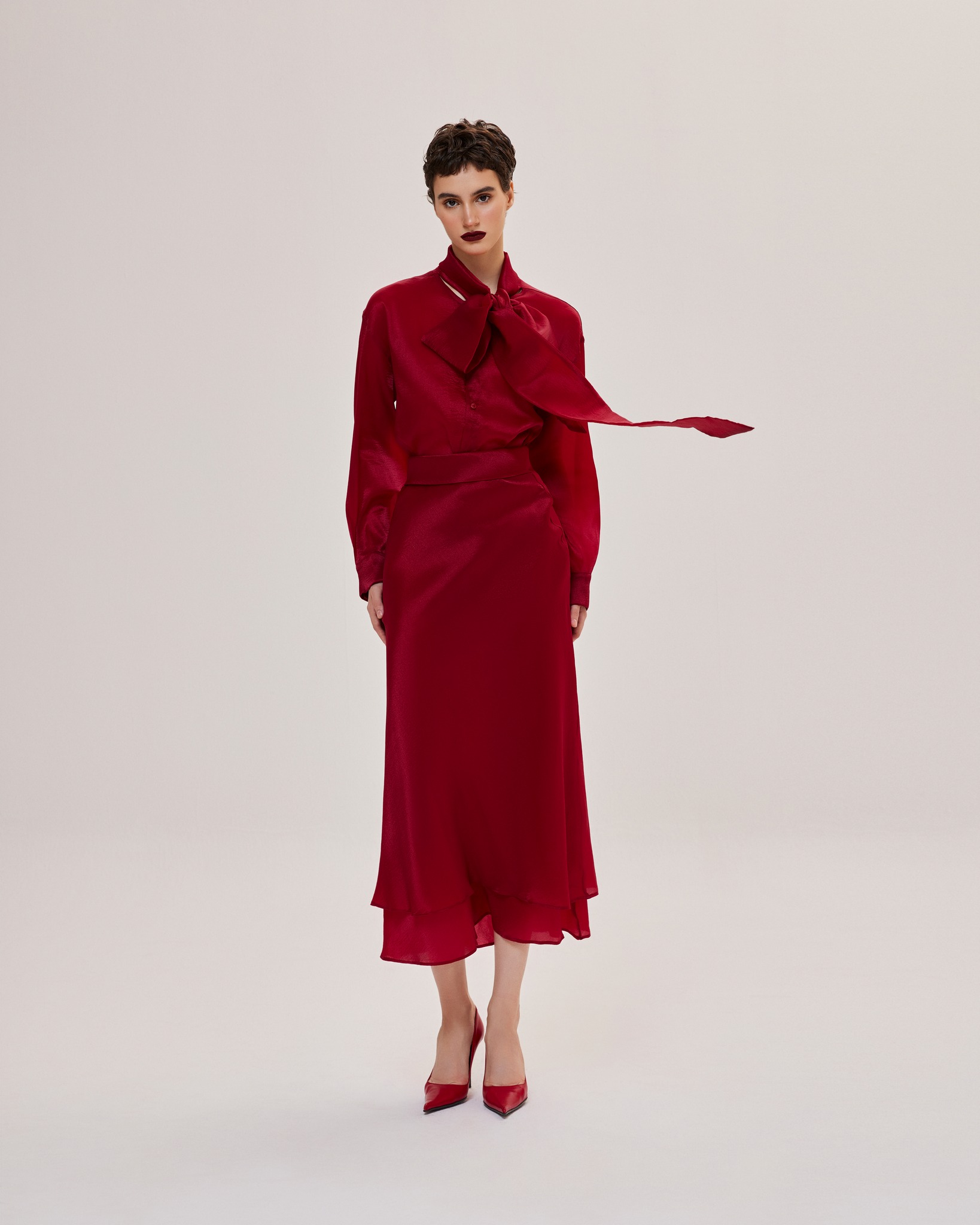 Escolha o vermelho com sabedoria, as mulheres ficarão radiantes a semana toda - Foto 8. Khéo lựa chọn màu đỏ, chị em rực rỡ cả tuần- Ảnh 8.