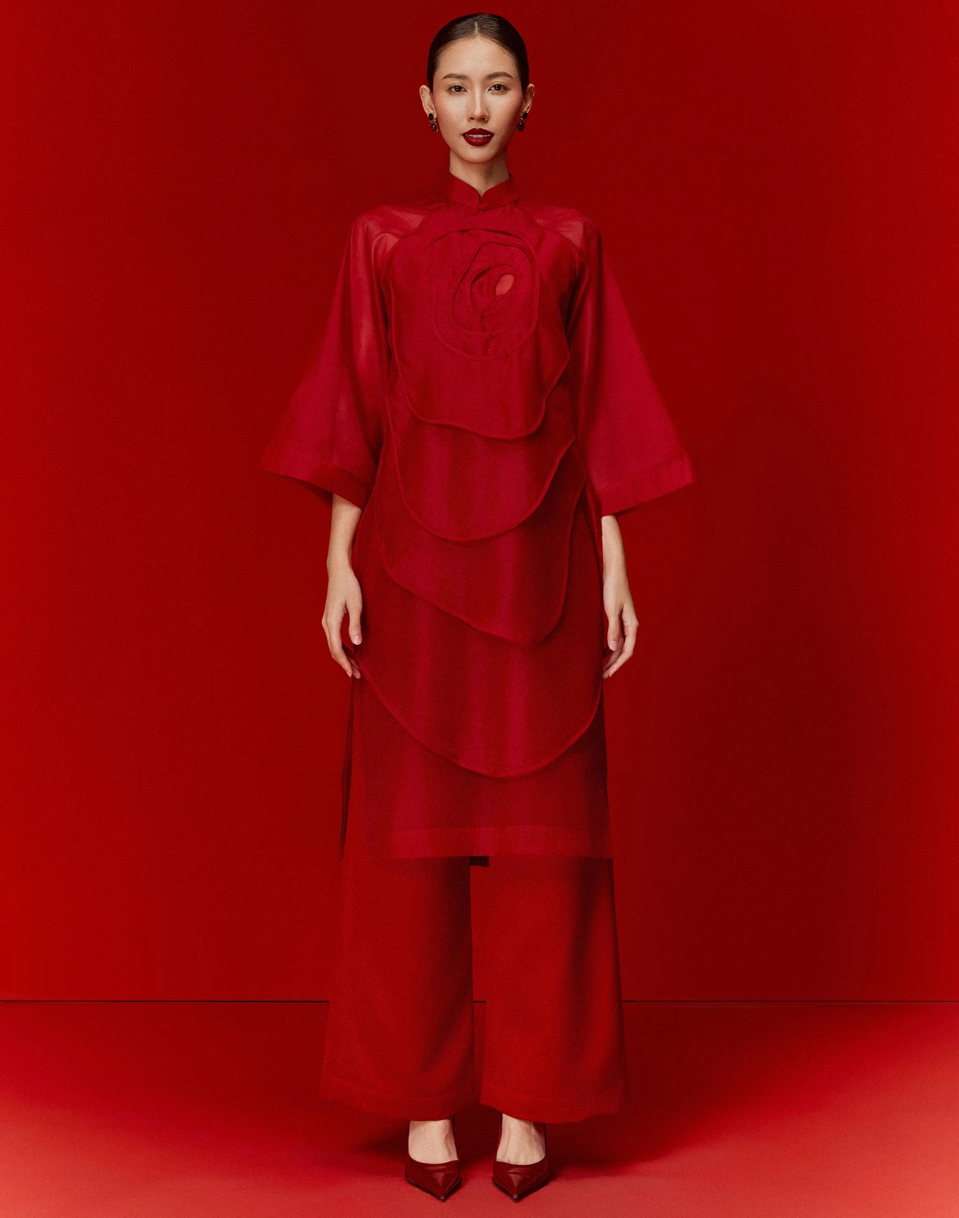 Escolha o vermelho com sabedoria, as mulheres ficarão radiantes a semana toda - Foto 2. Khéo lựa chọn màu đỏ, chị em rực rỡ cả tuần- Ảnh 2.