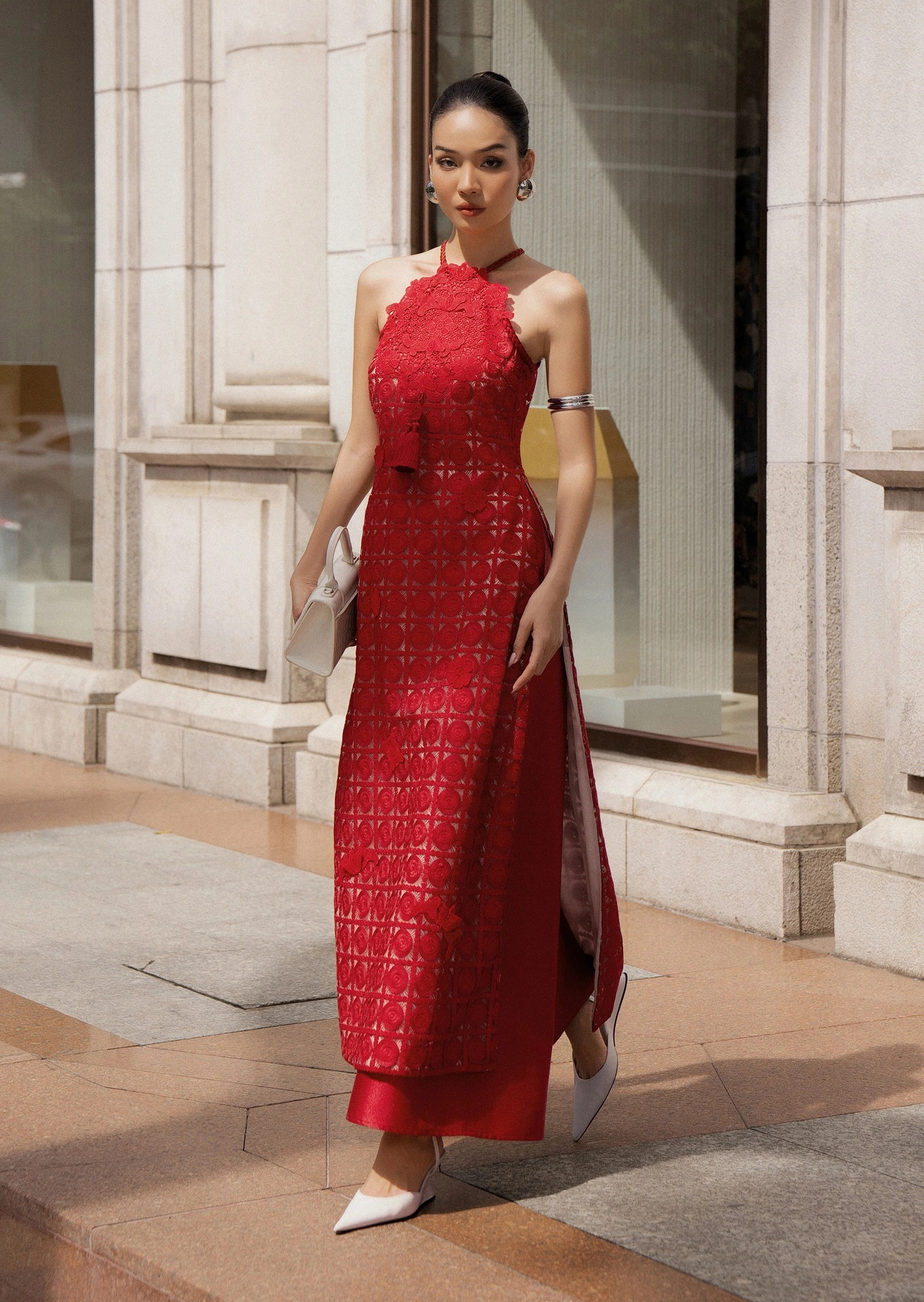 Escolha o vermelho com sabedoria, as mulheres ficarão radiantes a semana toda - Foto 4. Khéo lựa chọn màu đỏ, chị em rực rỡ cả tuần- Ảnh 4.