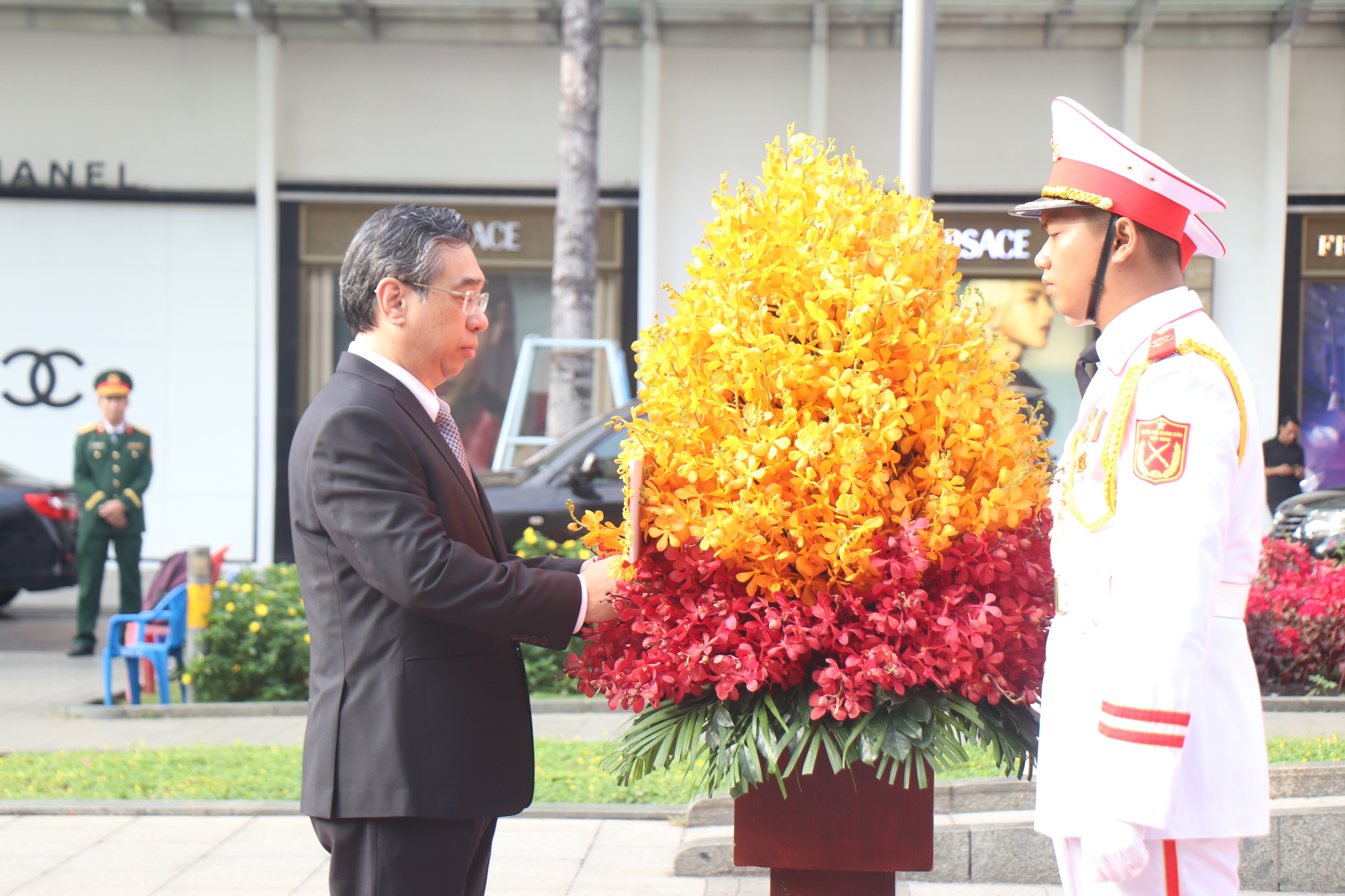 Bộ Tư lệnh TP.HCM báo công với Bác về thành tích xuất sắc phòng, chống dịch Covid-19- Ảnh 1.