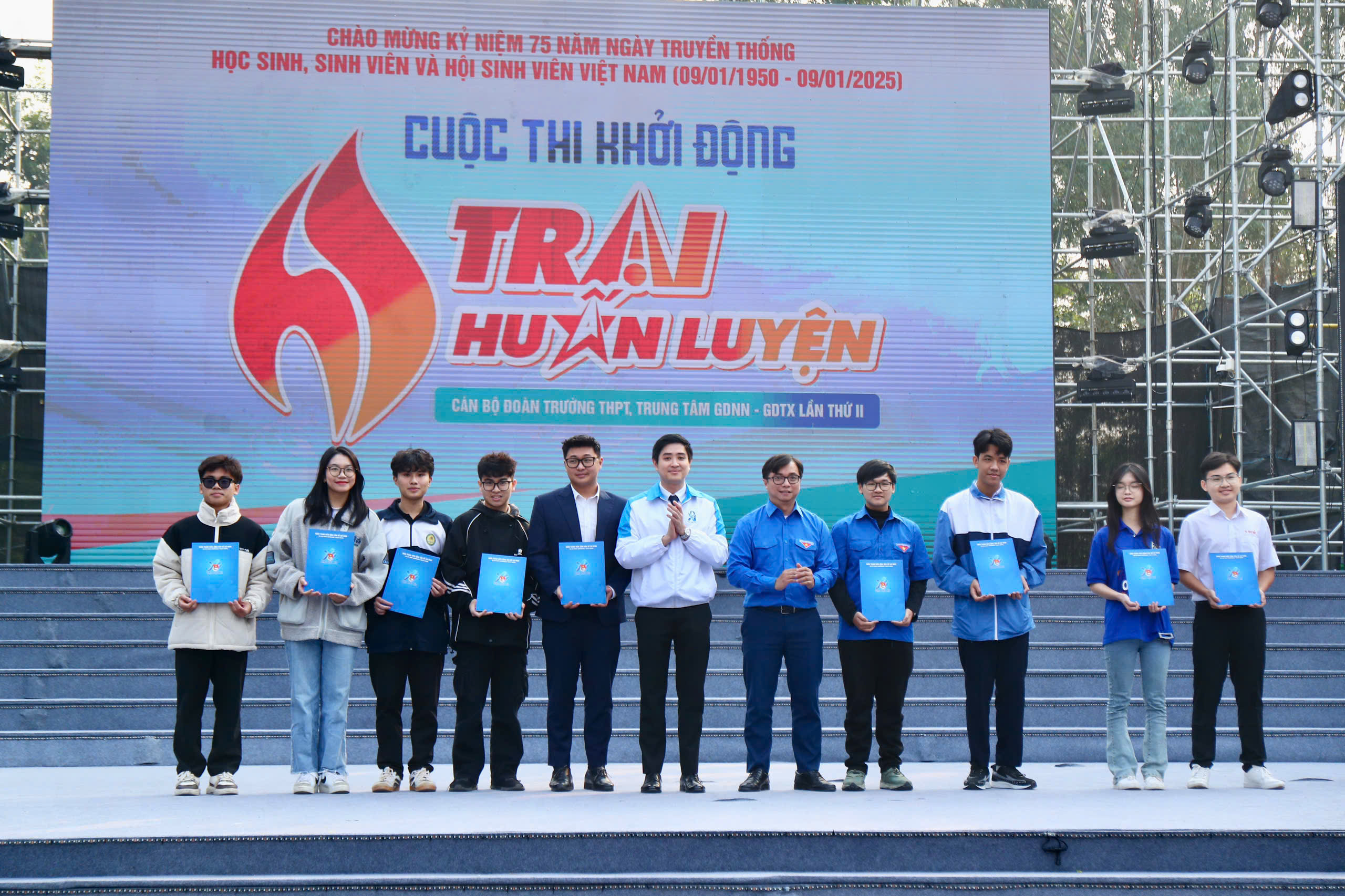 Hàng ngàn học sinh, sinh viên xếp hàng tham gia Connect Fest 2025- Ảnh 10.