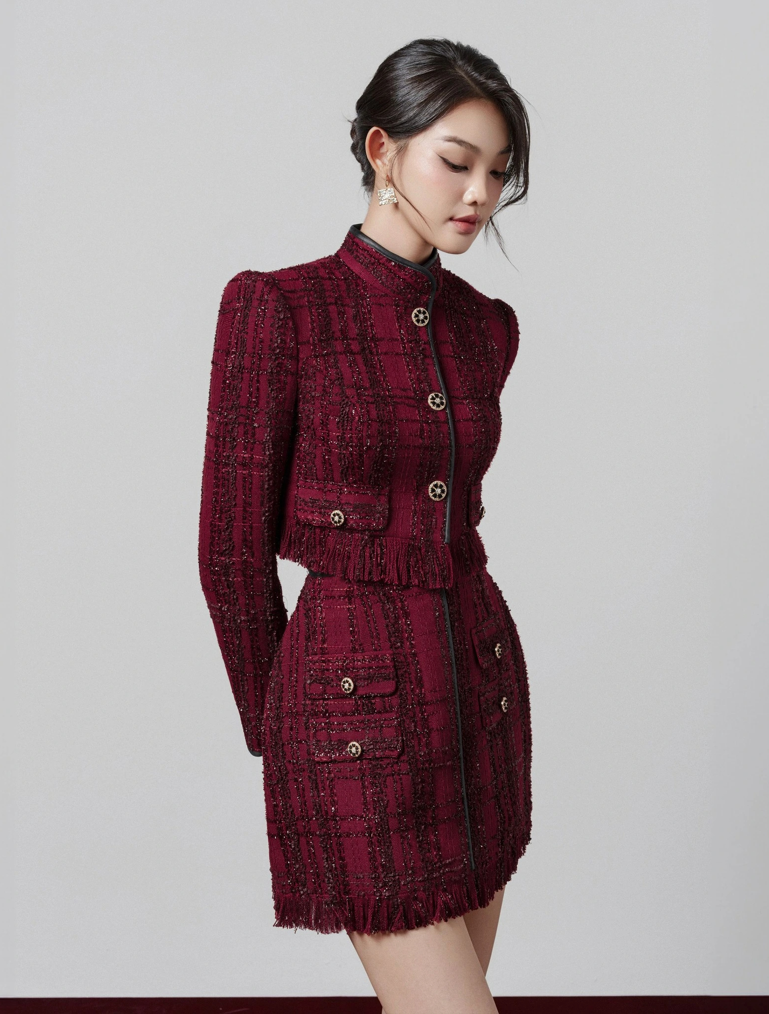 Pakaian merah, trend cerah untuk permulaan tahun baru - Foto 7. Trang phục màu đỏ, xu hướng rực rỡ cho khởi đầu năm mới- Ảnh 7.