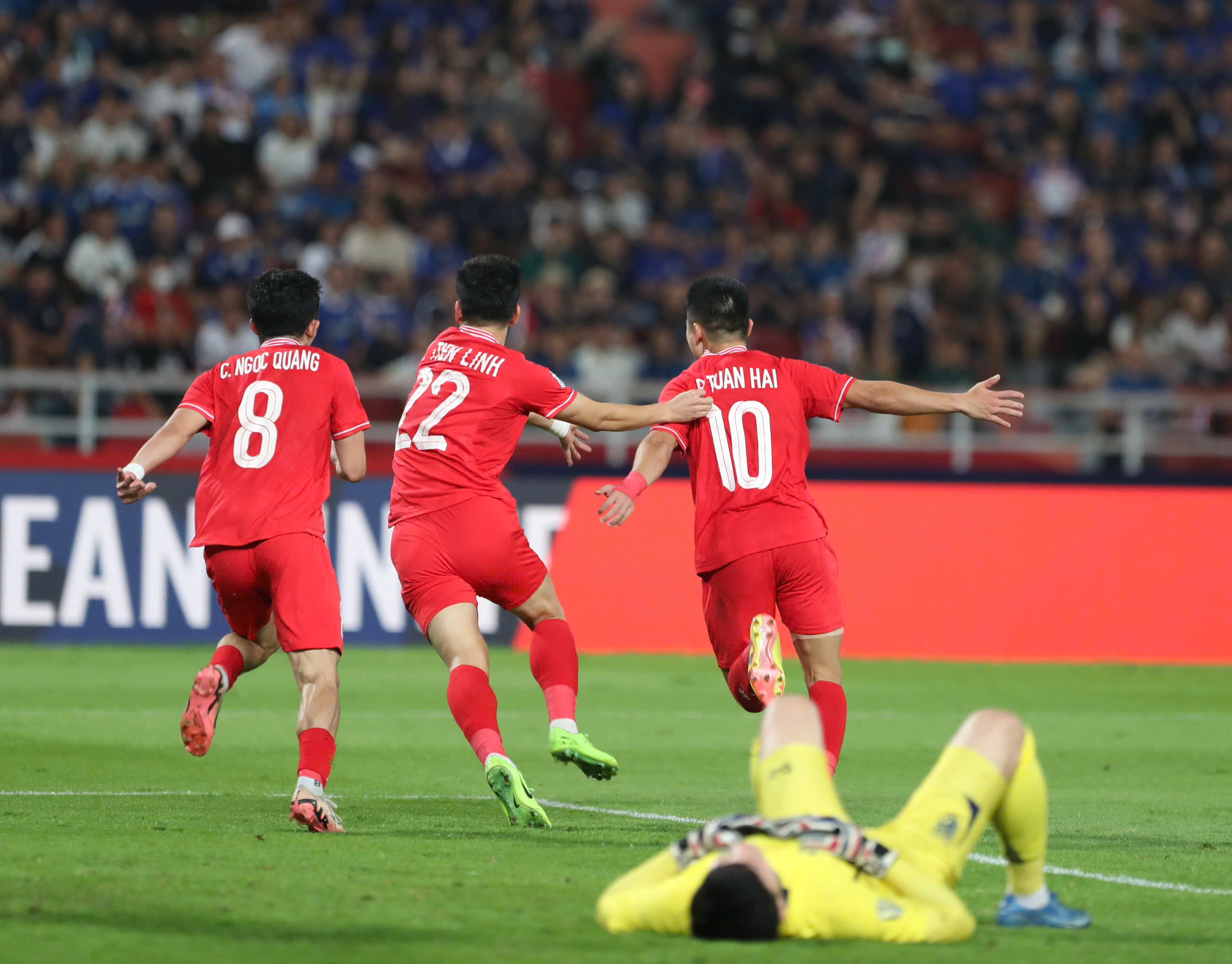 The Vietnamese team deserved to win the AFF Cup for the third time when they defeated Thailand away from home