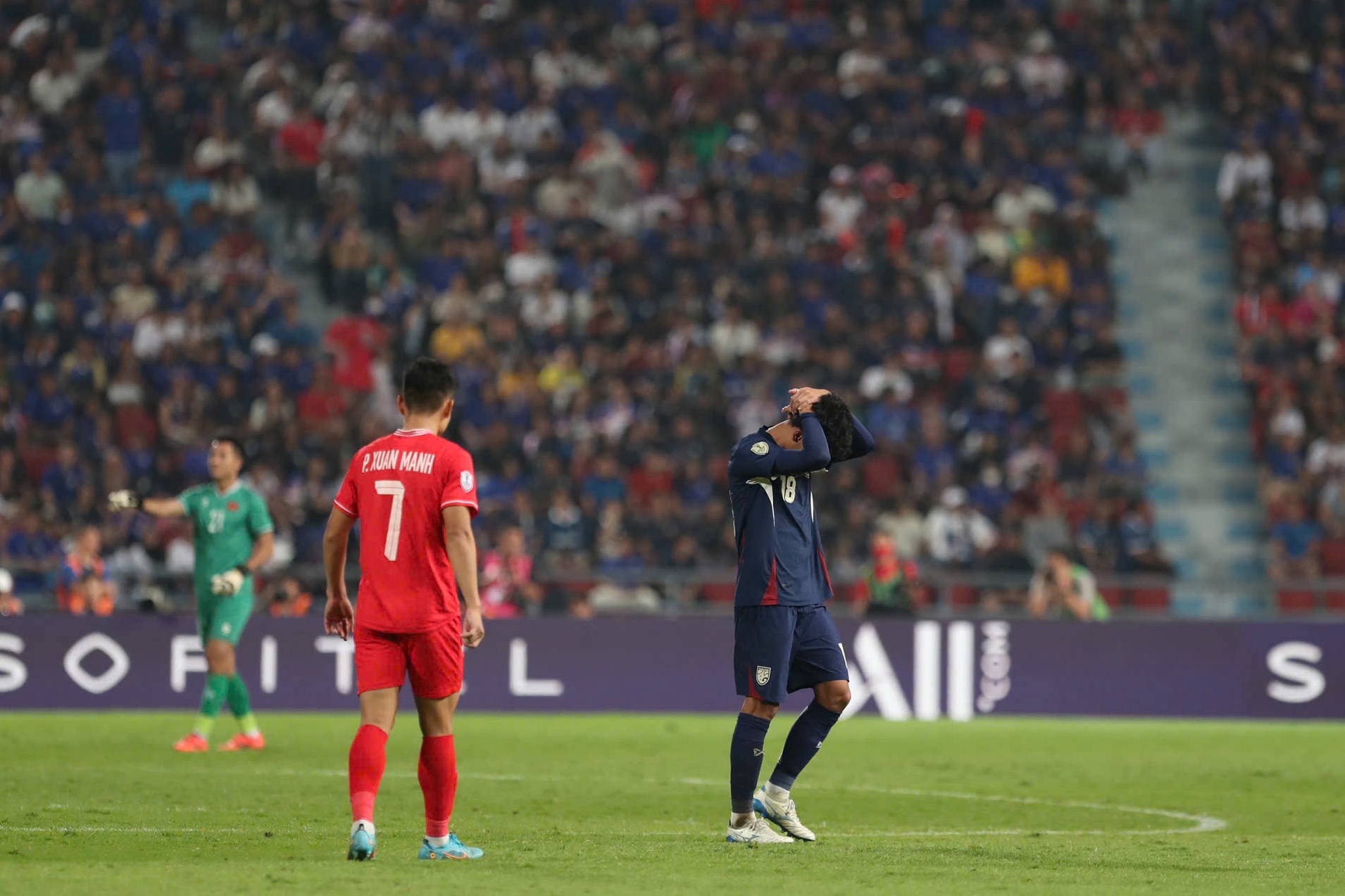 Weerathep Pomphan left the field holding his head after receiving a red card