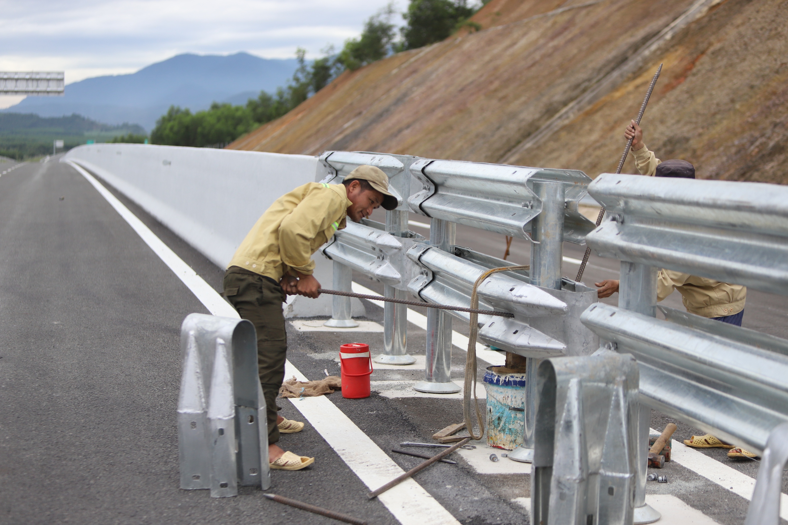 Cận cảnh cao tốc Vân Phong - Nha Trang trước ngày thông tuyến- Ảnh 10.