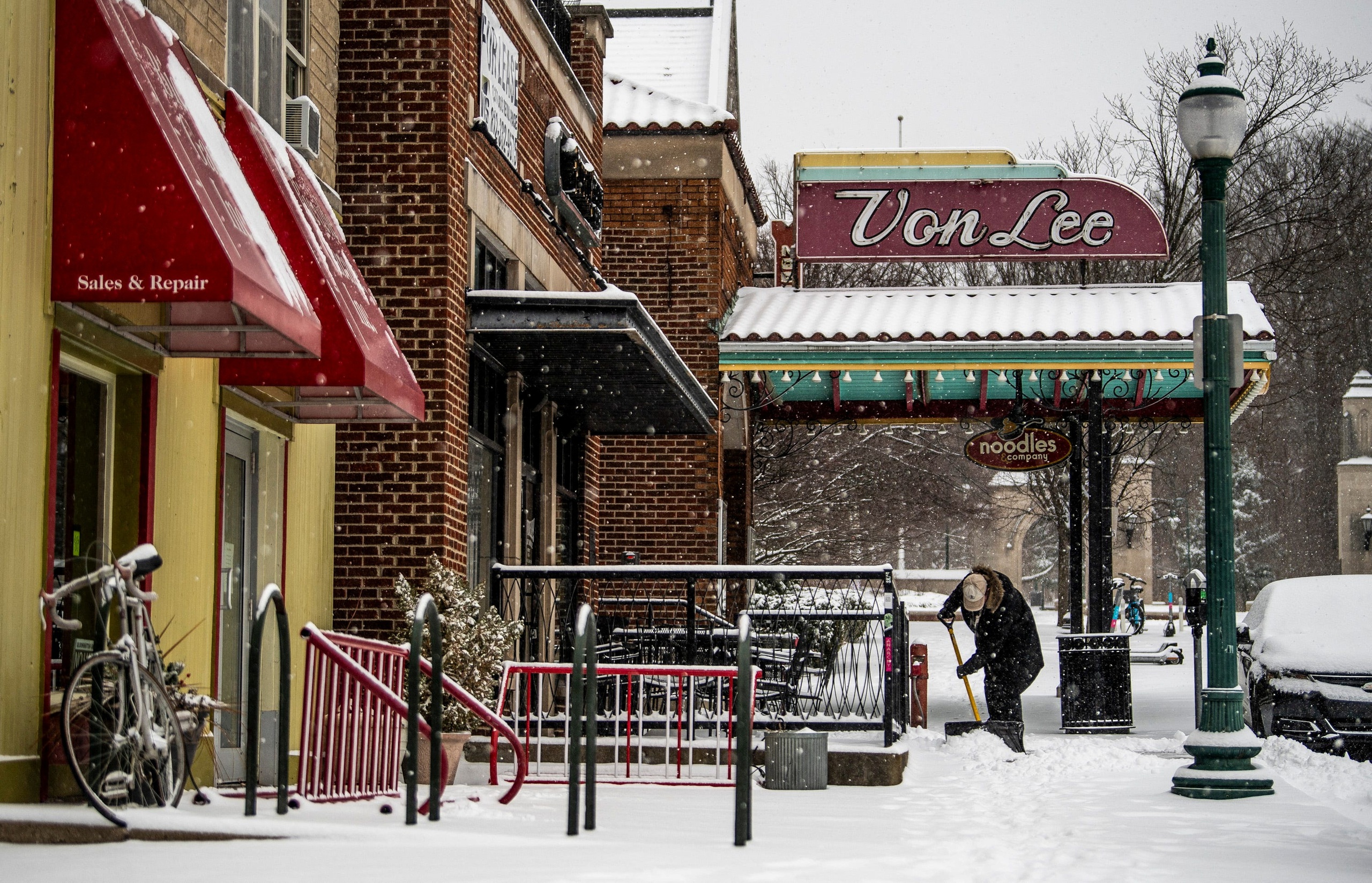 America was flooded with snowstorms, 1,500 flights were canceled - Photo 7.