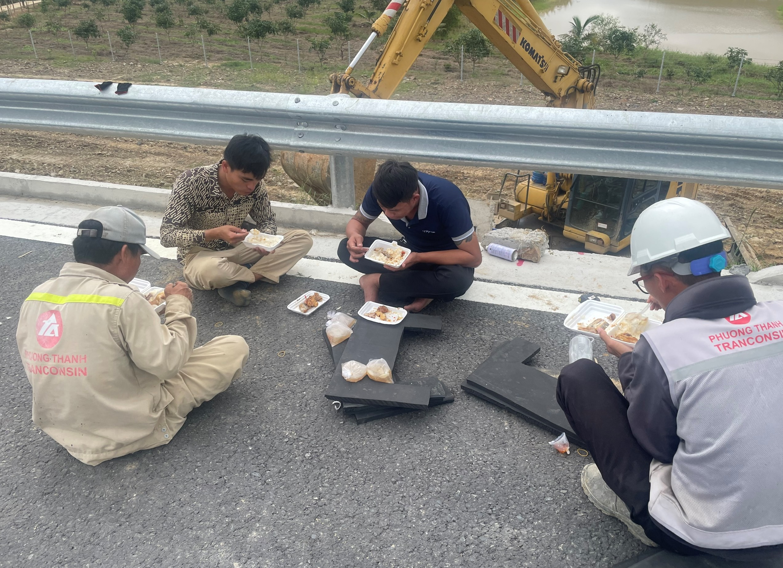 Cận cảnh cao tốc Vân Phong - Nha Trang trước ngày thông tuyến- Ảnh 14.