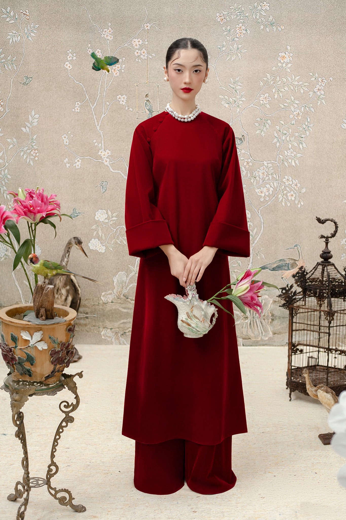 5 krásných a nejoblíbenějších návrhů Ao Dai pro lunární Nový rok - Foto 5. 5 mẫu áo dài đẹp xuất sắc, được ưa thích nhất mùa Tết Ất Tỵ- Ảnh 5.