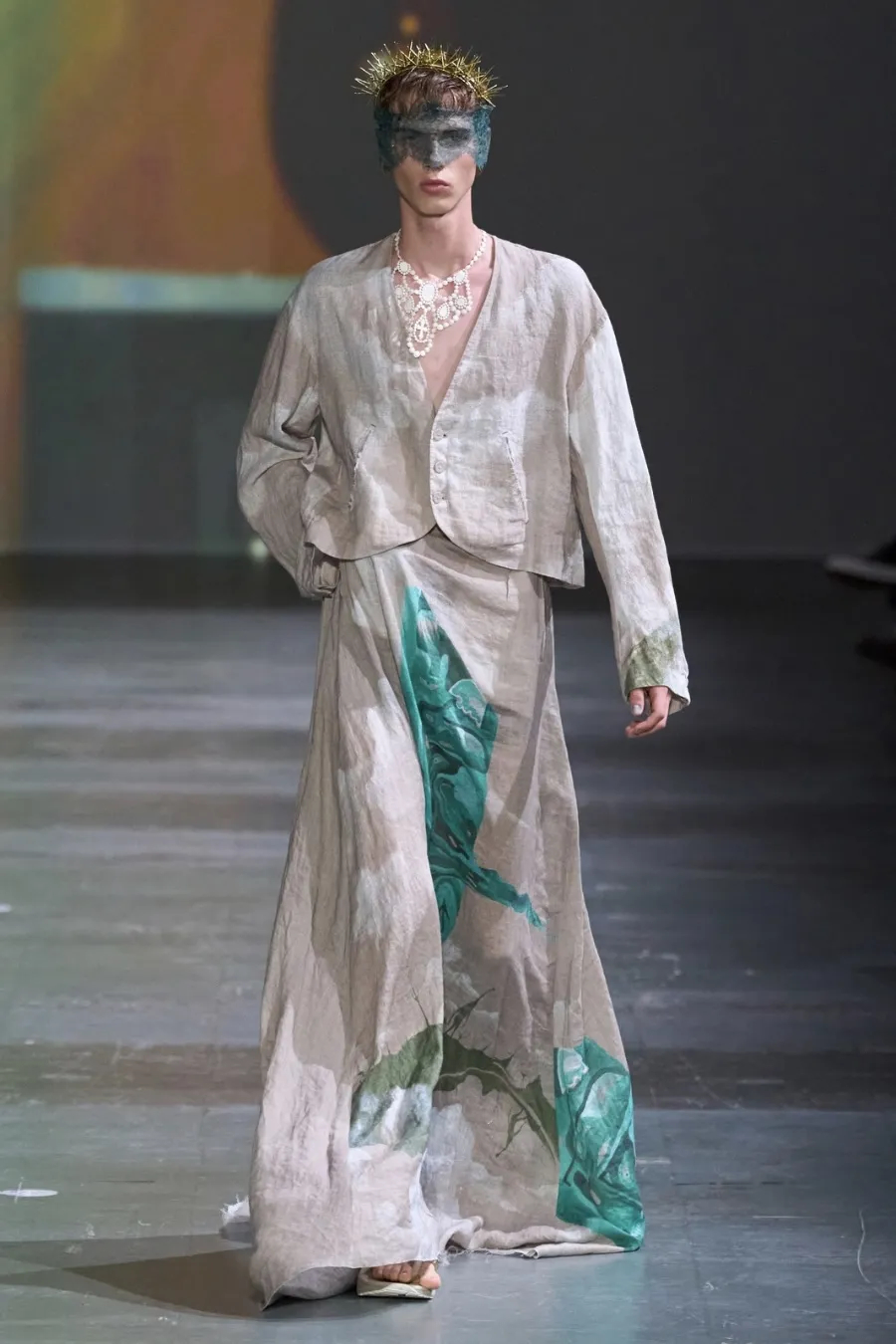 Azul-petróleo é a cor favorita das fashionistas em 2025 - Foto 5. Xanh mòng két là màu sắc yêu thích của dân chơi thời trang 2025- Ảnh 5.