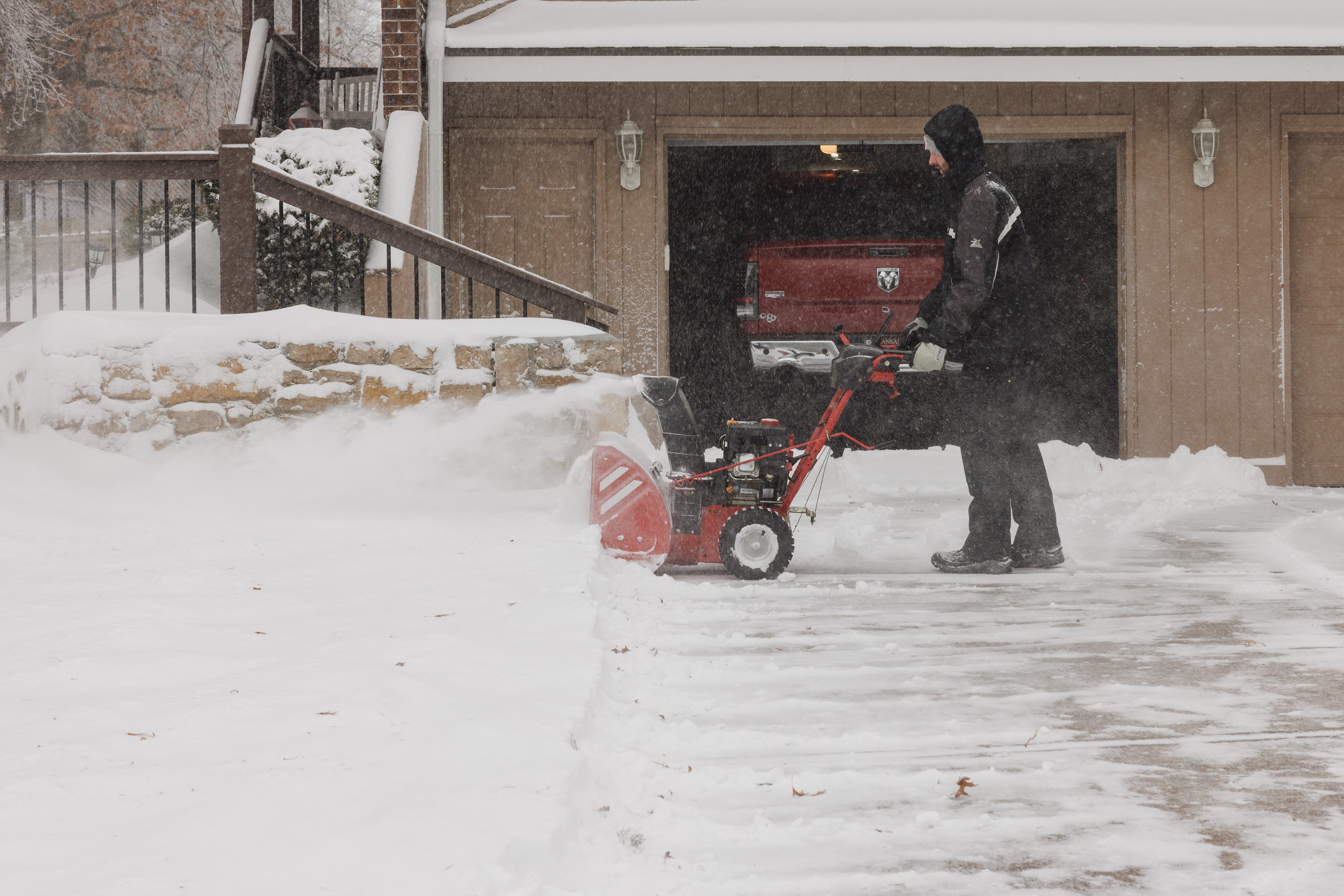 America was flooded with snowstorms, 1,500 flights were canceled - Photo 6.