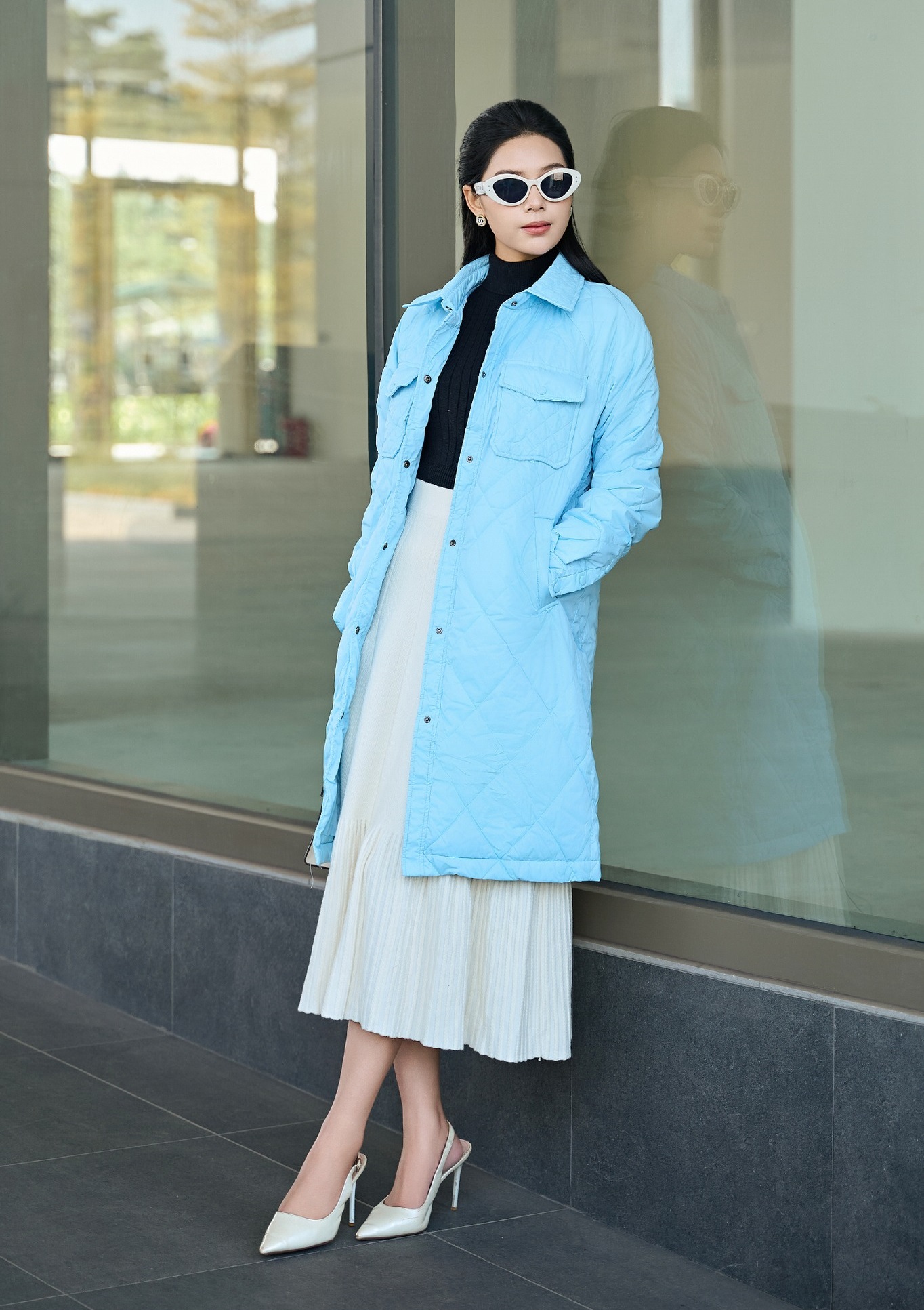 Stylové a pohodlné, dlouhé kabáty splňují všechny potřeby - Foto 4. Thời thượng và tiện ích, áo khoác dáng dài đáp ứng mọi nhu cầu- Ảnh 4.