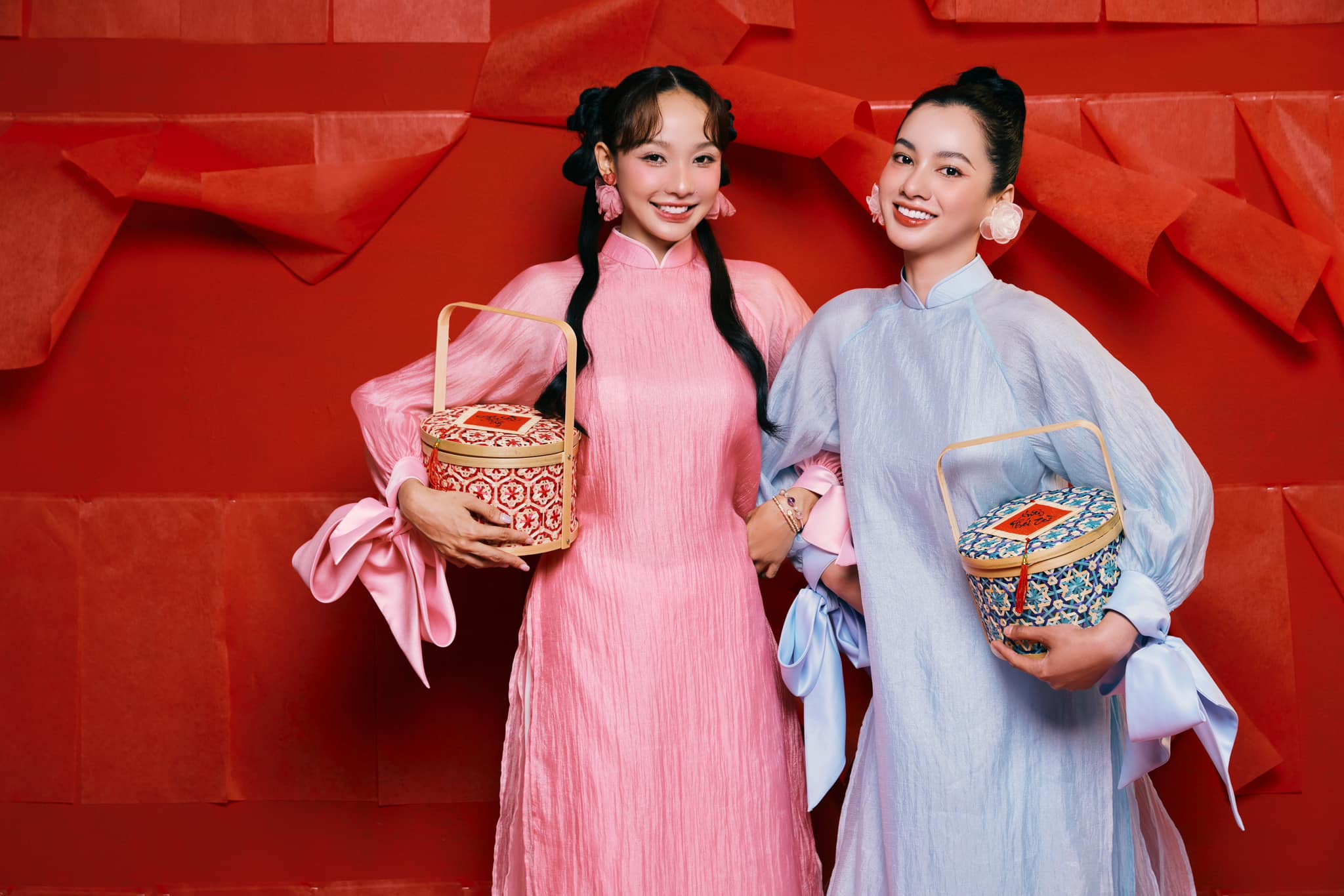 5 krásných a nejoblíbenějších návrhů Ao Dai pro lunární Nový rok - Foto 1. 5 mẫu áo dài đẹp xuất sắc, được ưa thích nhất mùa Tết Ất Tỵ- Ảnh 1.