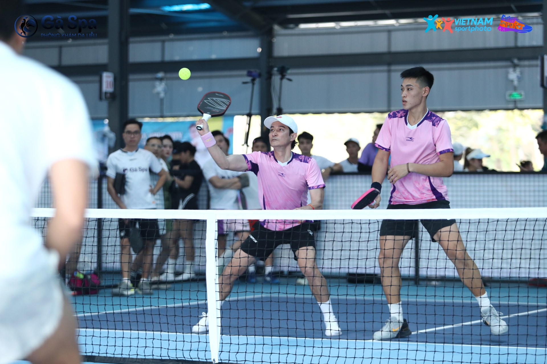 Bùng nổ đam mê pickleball cùng ca sĩ Tuấn Hưng, cựu danh thủ Hồng Sơn, Huy Khánh...- Ảnh 3.