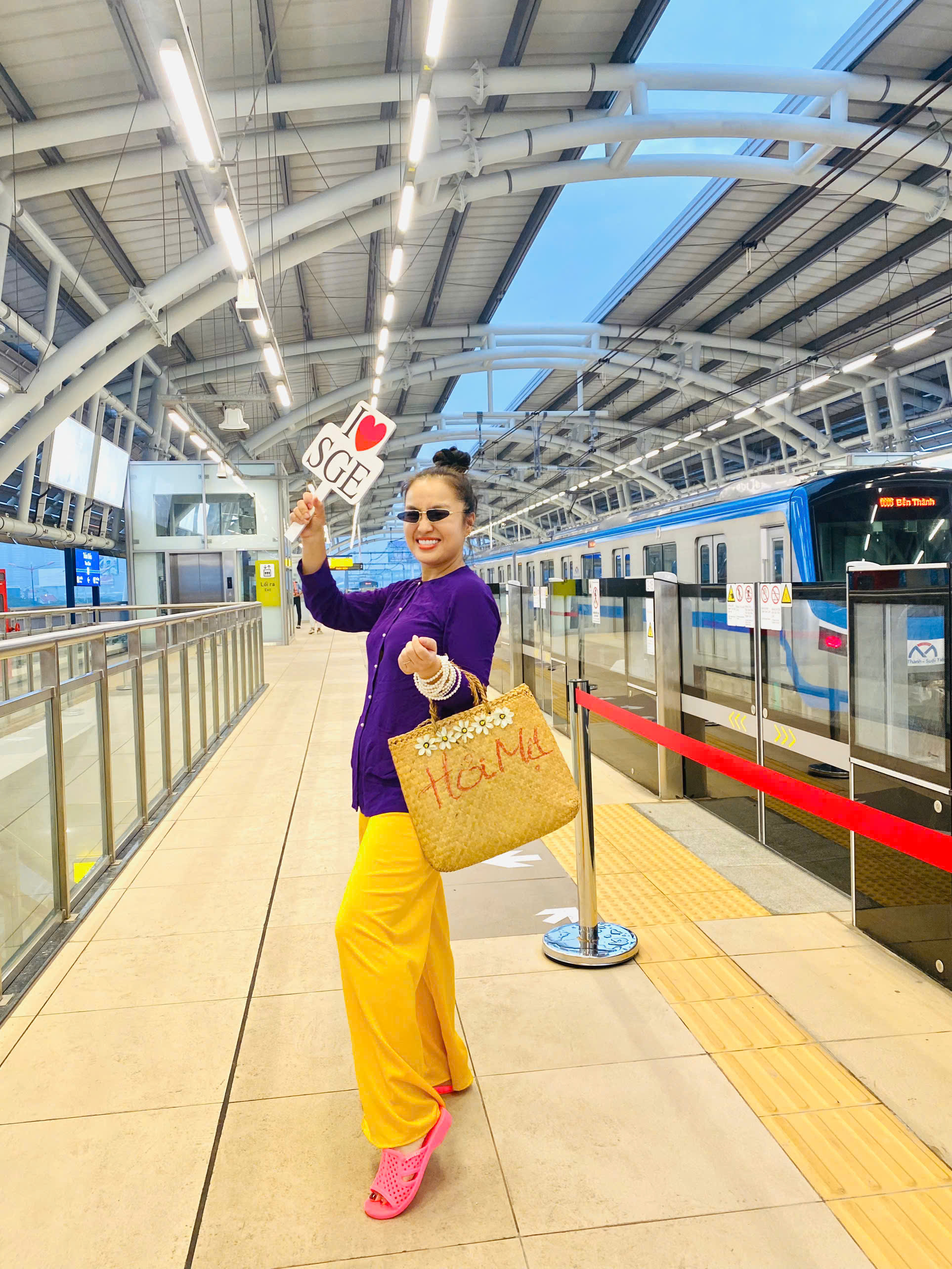 Bộ ảnh ấn tượng đón tàu metro từ Bến Thành về quê… Thủ Đức ăn tết- Ảnh 8.