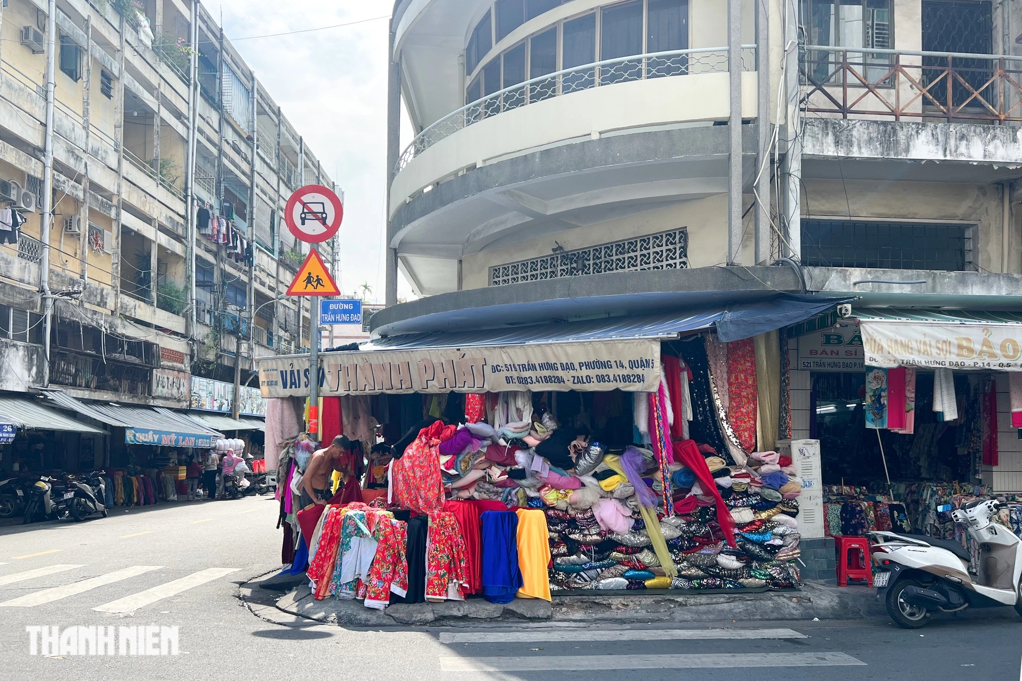 Chợ vải Soái Kình Lâm còn cảnh lựa hàng may quần áo tết như ngày xưa?- Ảnh 1.