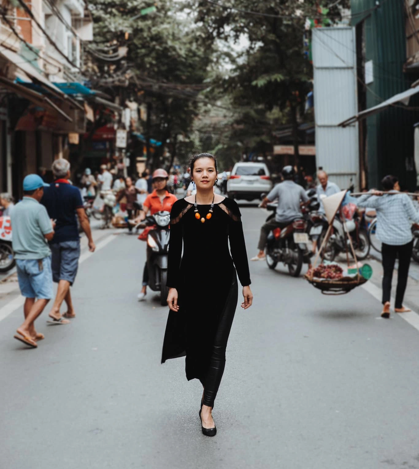 Ținută sugerată pentru femei pentru Tet 2025, pentru ieșiri în oraș - Fotografia 4. Gợi ý set đồ tết 2025 cho chị em du xuân- Ảnh 4.