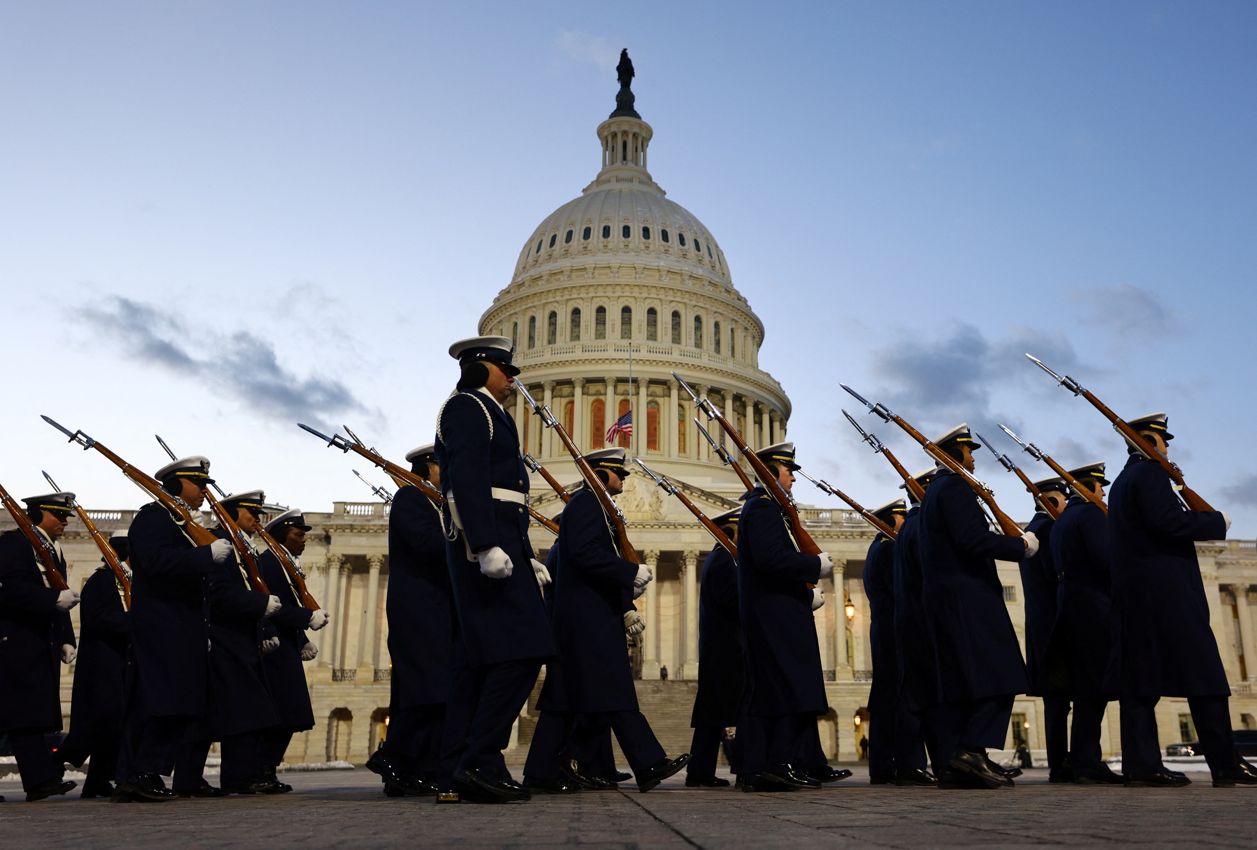 Late President Jimmy Carter's coffin arrives under the Capitol dome - Photo 2.