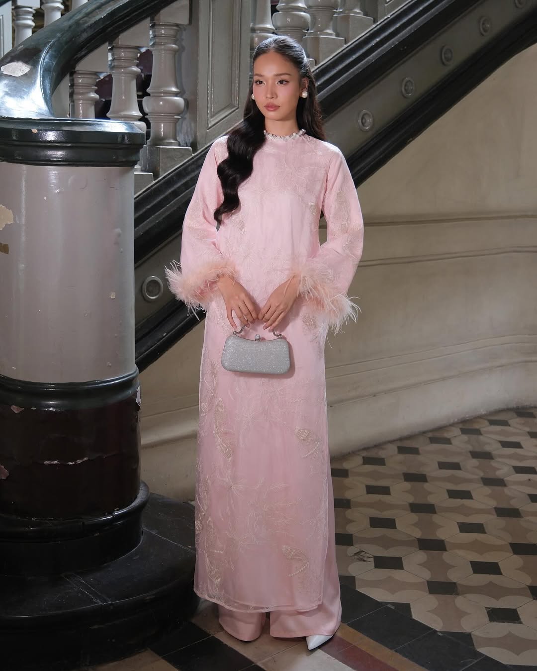 স্টাইলাইজড আও দাই টেট ছুটির সময় অনুপস্থিত থাকতে পারবেন না - ছবি ৬। Áo dài cách điệu không thể ‘vắng bóng’ trong những ngày tết- Ảnh 6.