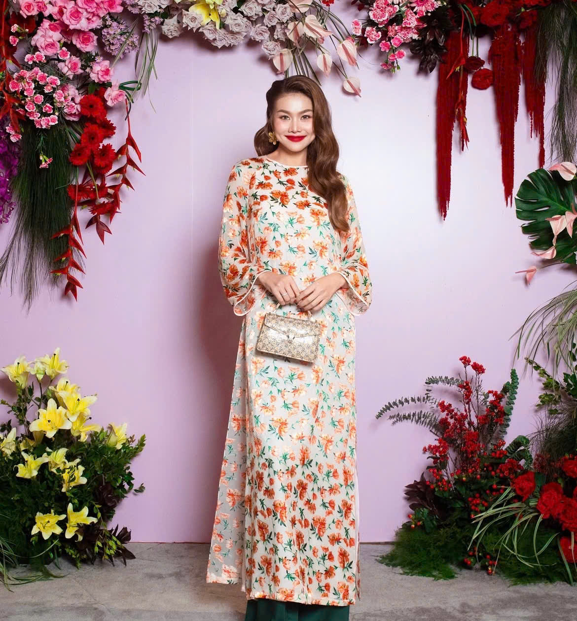 Áo dài truyền thống phủ sóng với thiết kế tôn dáng- Ảnh 1. Áo dài truyền thống phủ sóng với thiết kế tôn dáng- Ảnh 1.